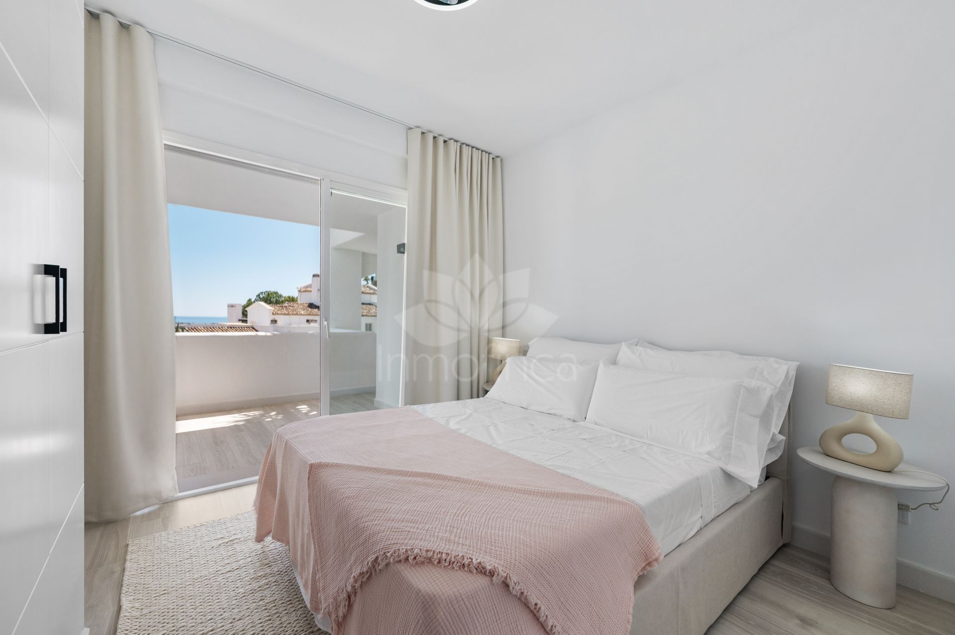 Apartment in Altos de La Quinta, Benahavis