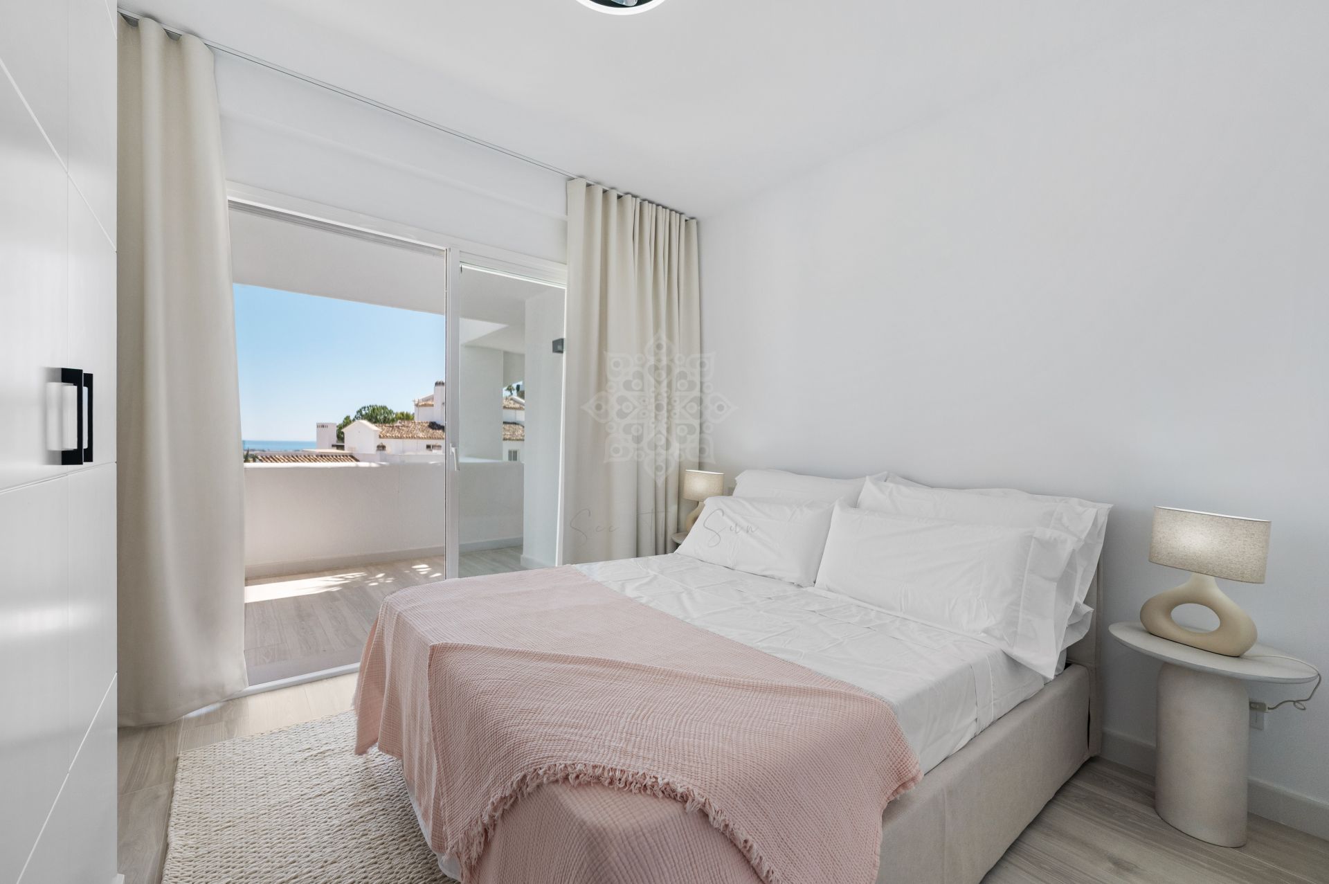 Apartment in Altos de La Quinta, Benahavis