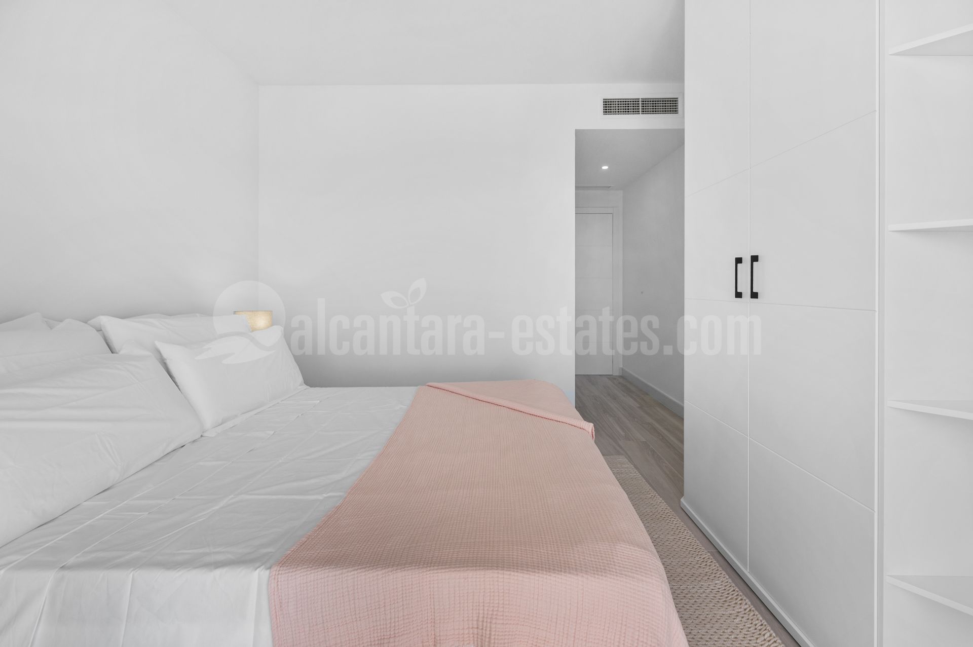 Apartamento en Altos de La Quinta, Benahavis