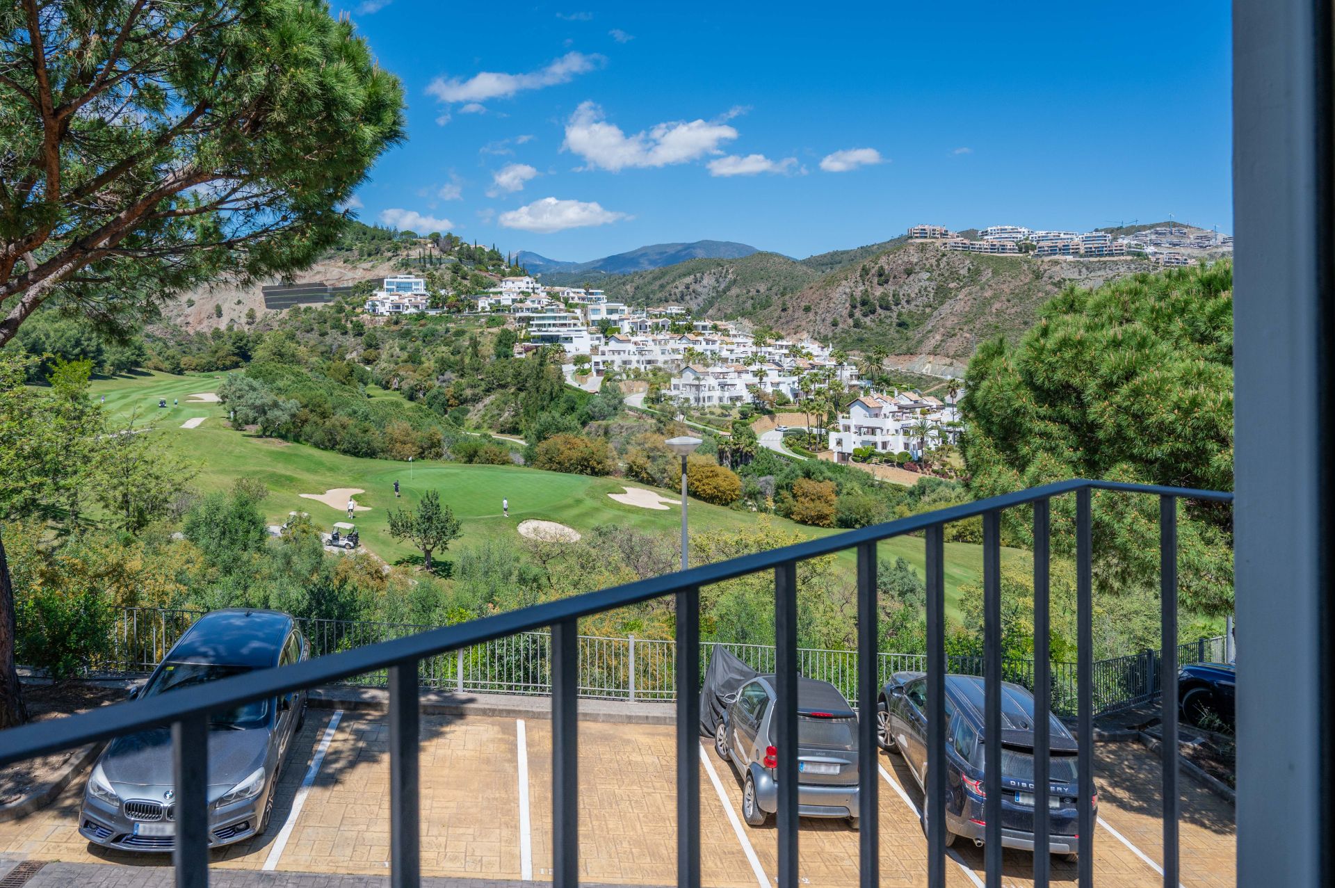 Apartment in Altos de La Quinta, Benahavis