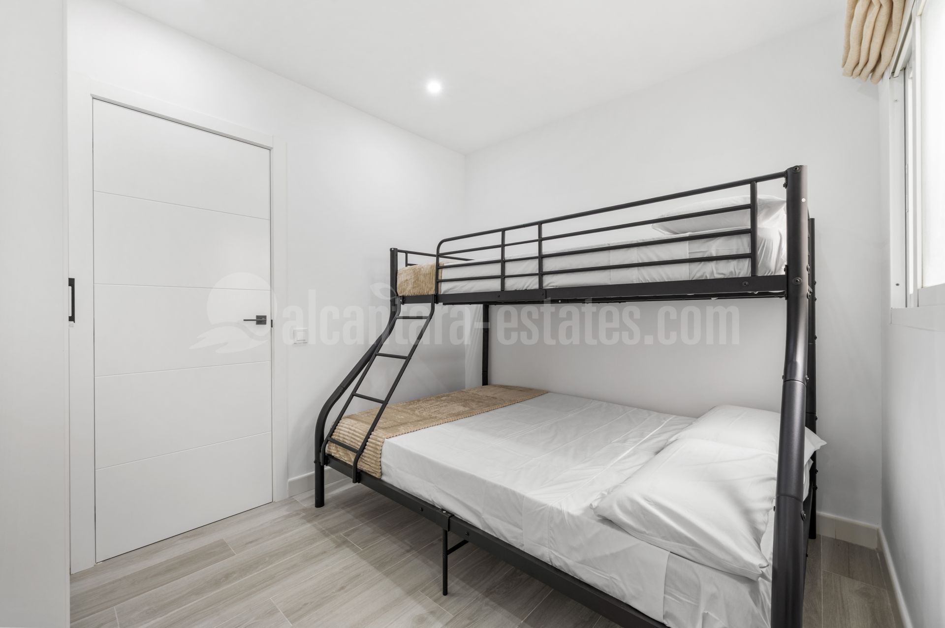 Apartamento en Puerto Golf, Marbella