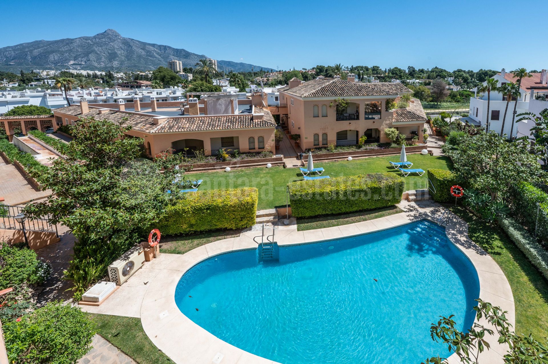 Apartamento en Puerto Golf, Marbella