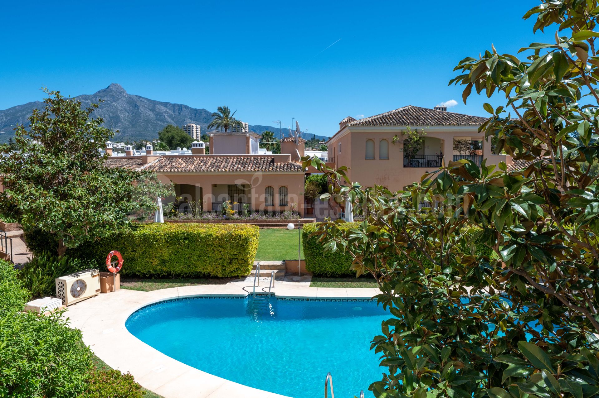 Apartamento en Puerto Golf, Marbella