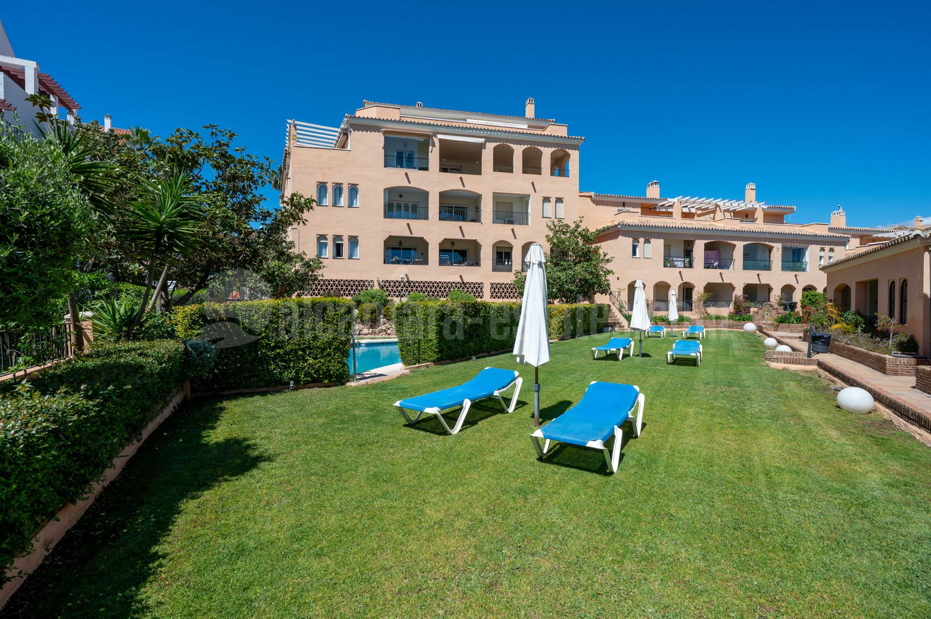 Apartamento en Puerto Golf, Marbella