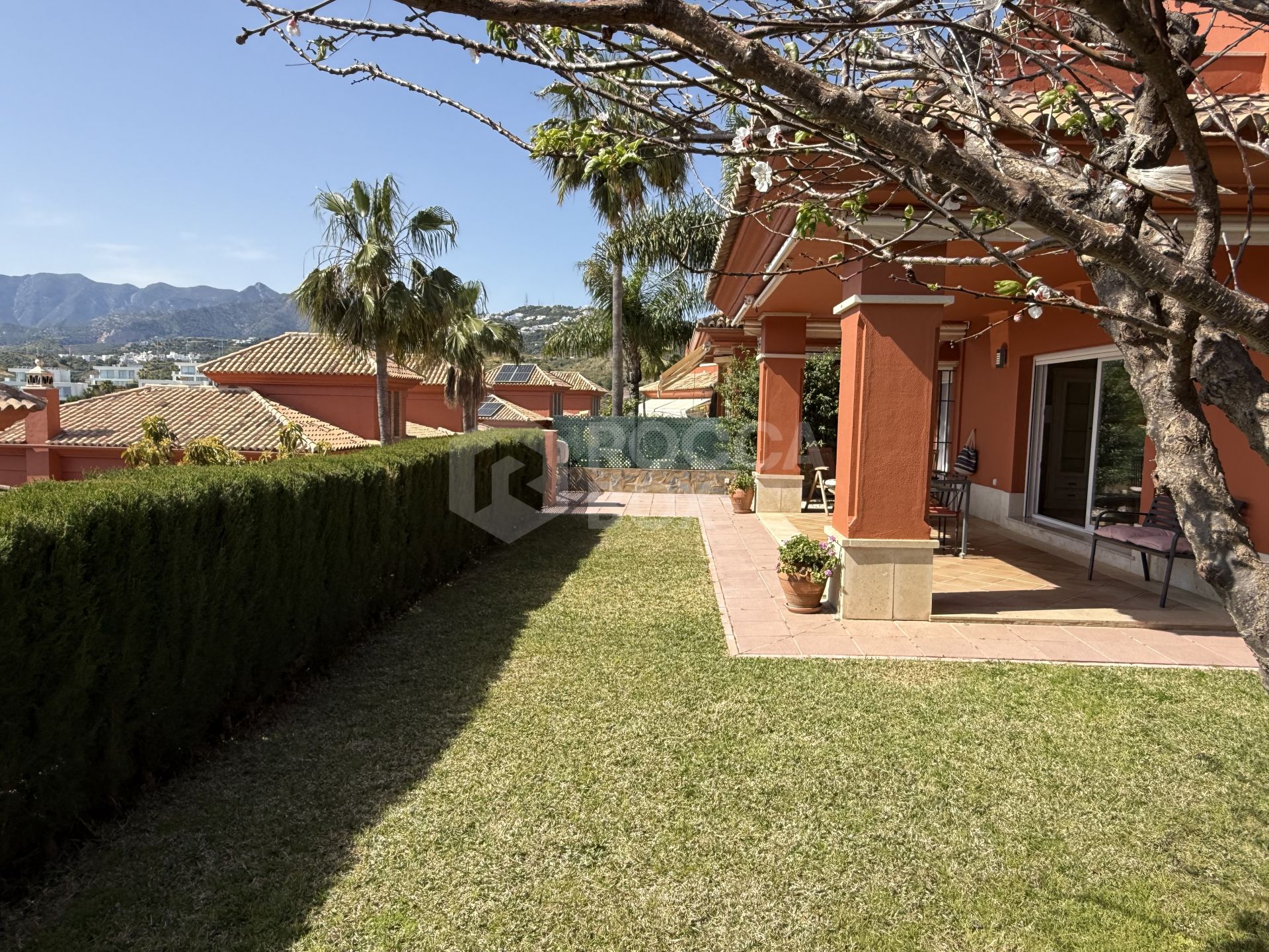 Townhouse with private garden in Santa Clara Golf