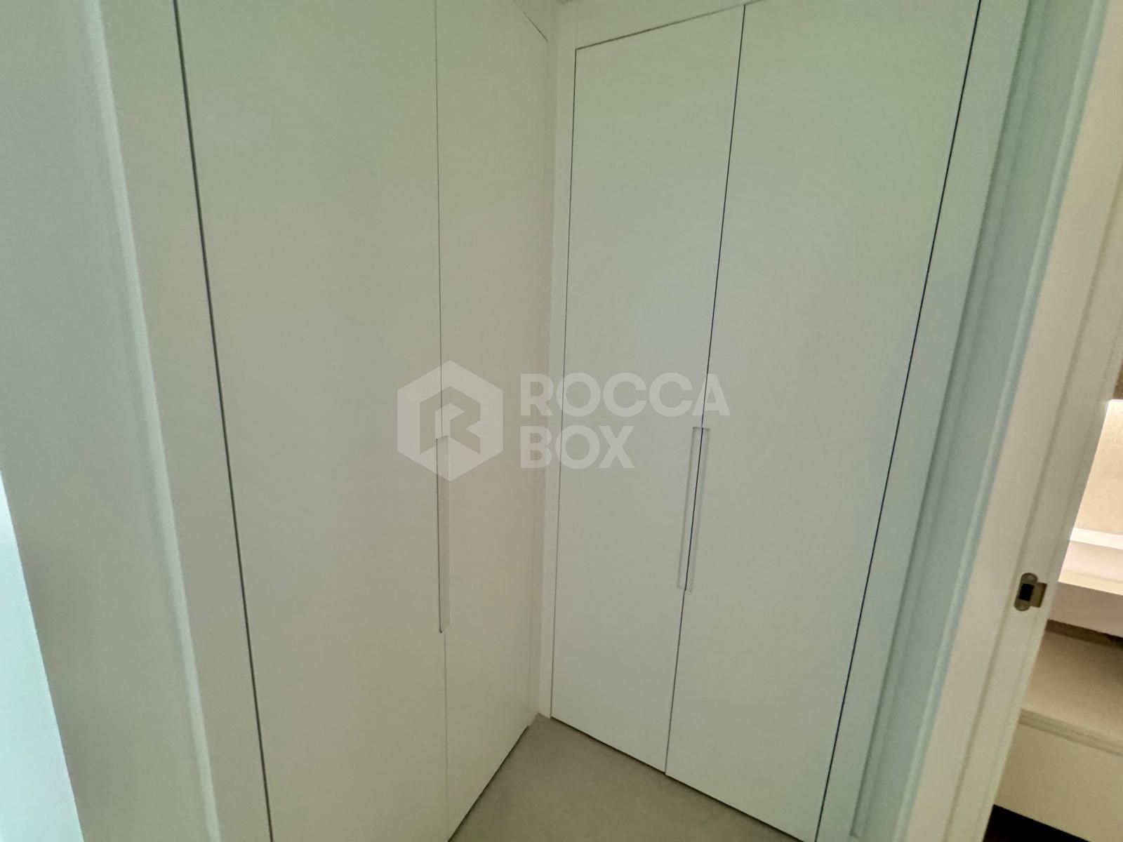 Exclusive 3-Bedroom Luxury Apartment in the Elevated Area of Los Monteros, One of the Most Prestigious Residential Zones in East Marbella