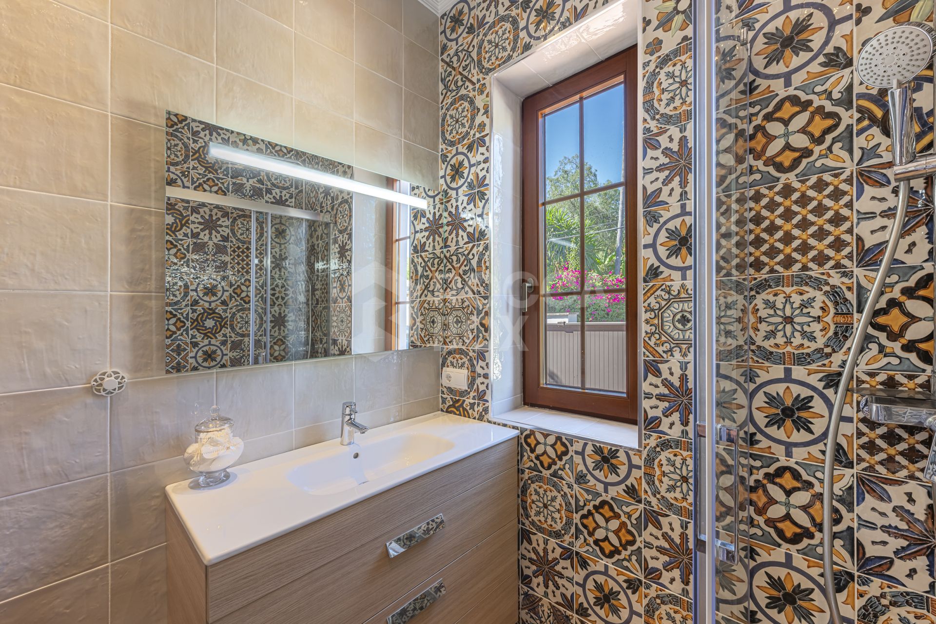 Modern Villa Close to the Beach for Sale in El Rosario, Marbella East