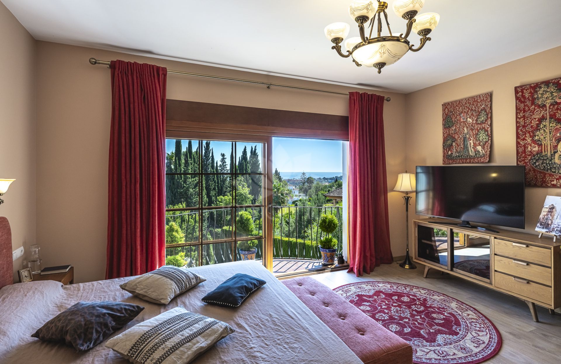 Villa in El Rosario, Marbella