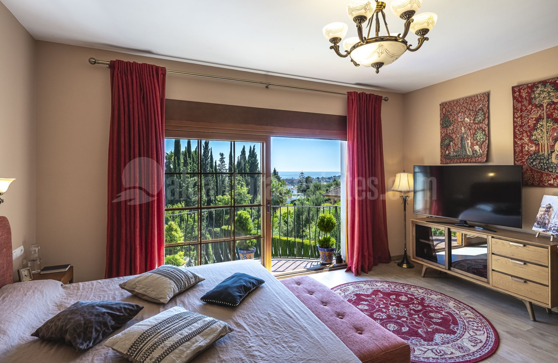 Villa in El Rosario, Marbella