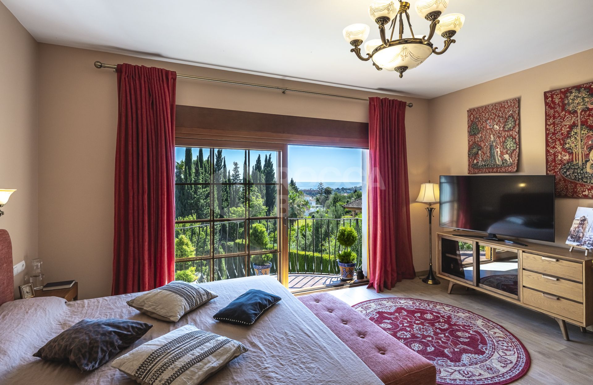 Modern Villa Close to the Beach for Sale in El Rosario, Marbella East