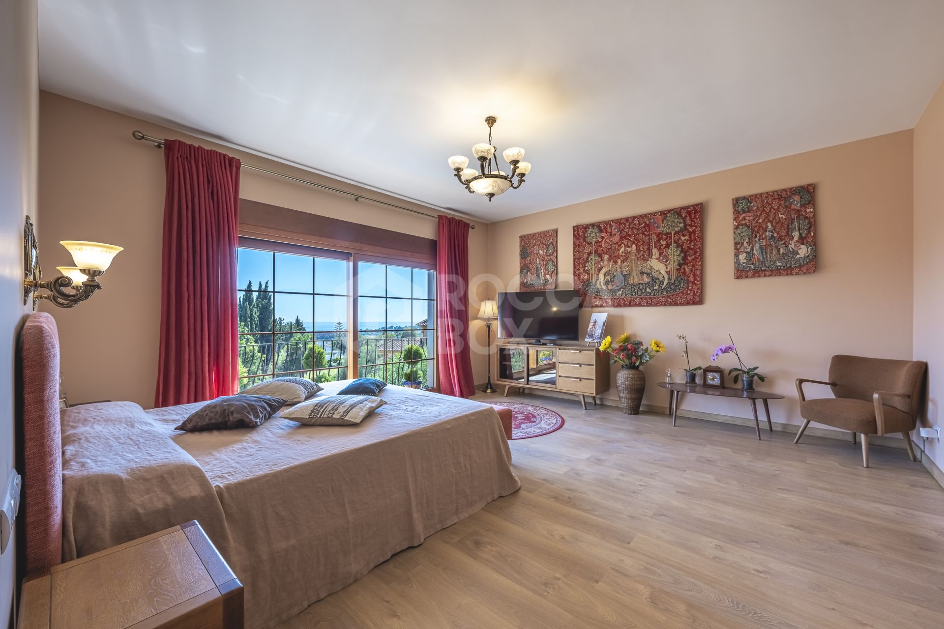 Modern Villa Close to the Beach for Sale in El Rosario, Marbella East