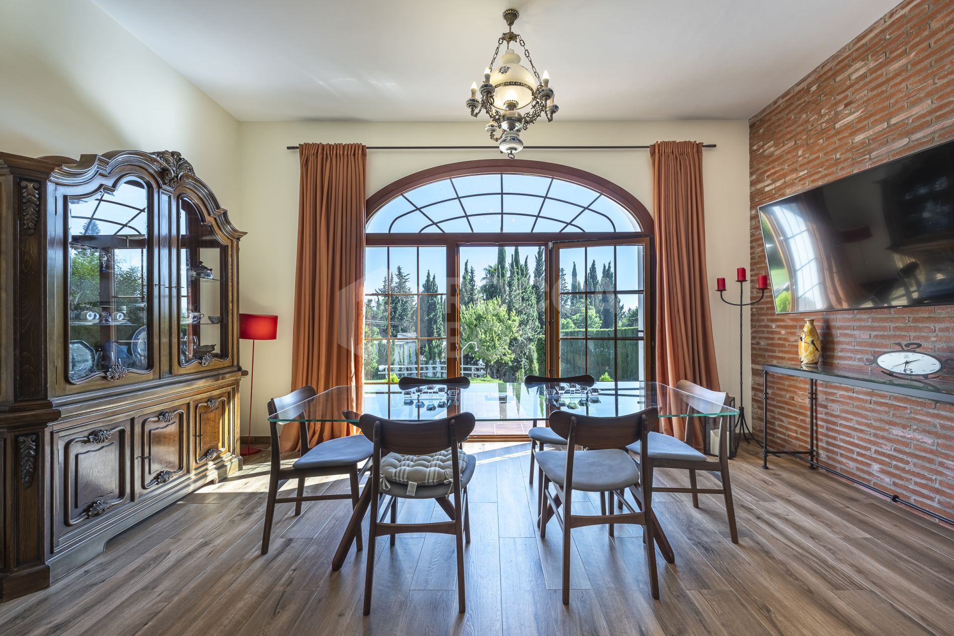 Modern Villa Close to the Beach for Sale in El Rosario, Marbella East