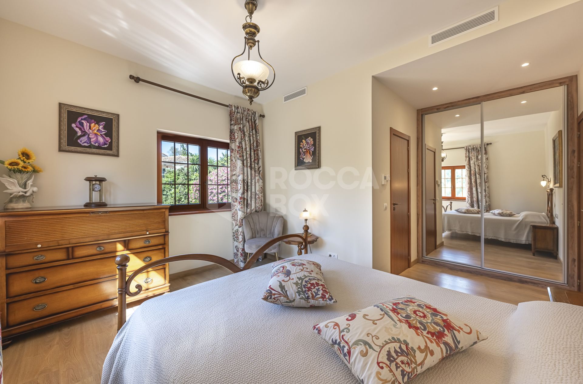 Modern Villa Close to the Beach for Sale in El Rosario, Marbella East