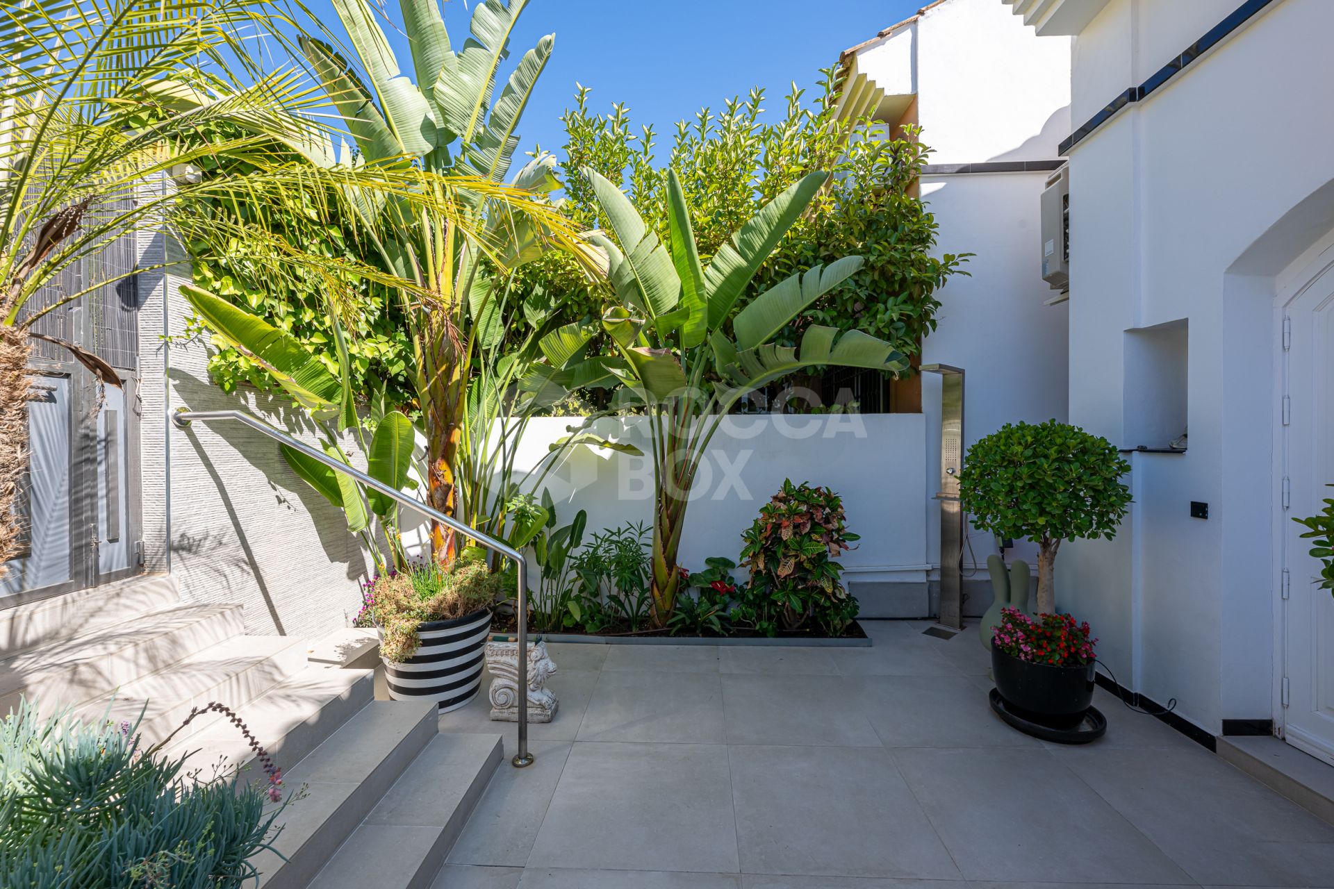 Spacious Hilltop Townhouse with 180º Sea Views for Sale in La Mairena, Marbella East