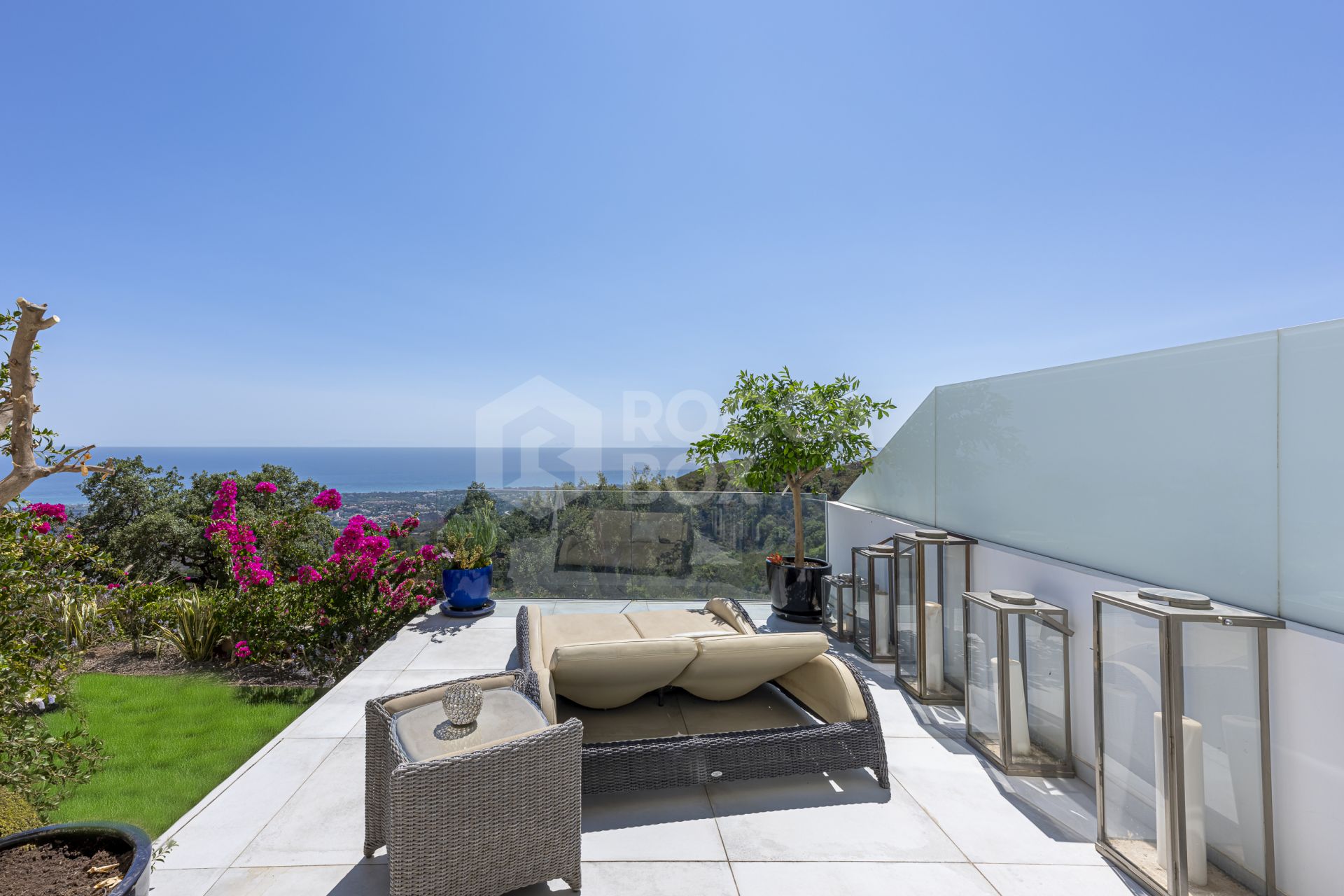 Spacious Hilltop Townhouse with 180º Sea Views for Sale in La Mairena, Marbella East