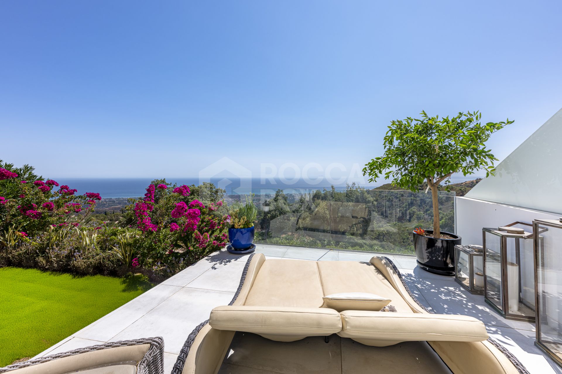 Spacious Hilltop Townhouse with 180º Sea Views for Sale in La Mairena, Marbella East