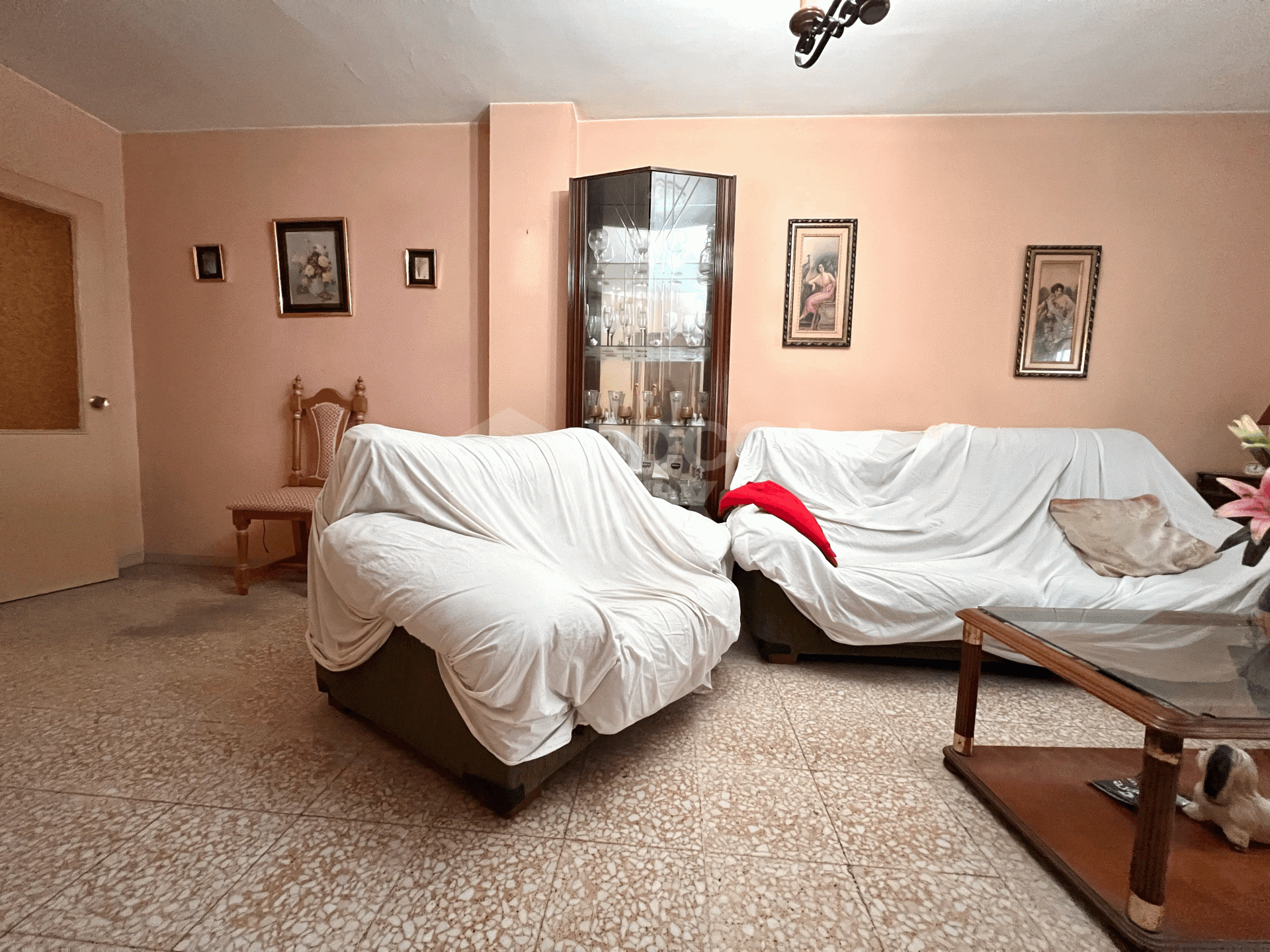 Spacious Ground Floor Apartment in the Heart of Estepona – Prime Location & Great Potential