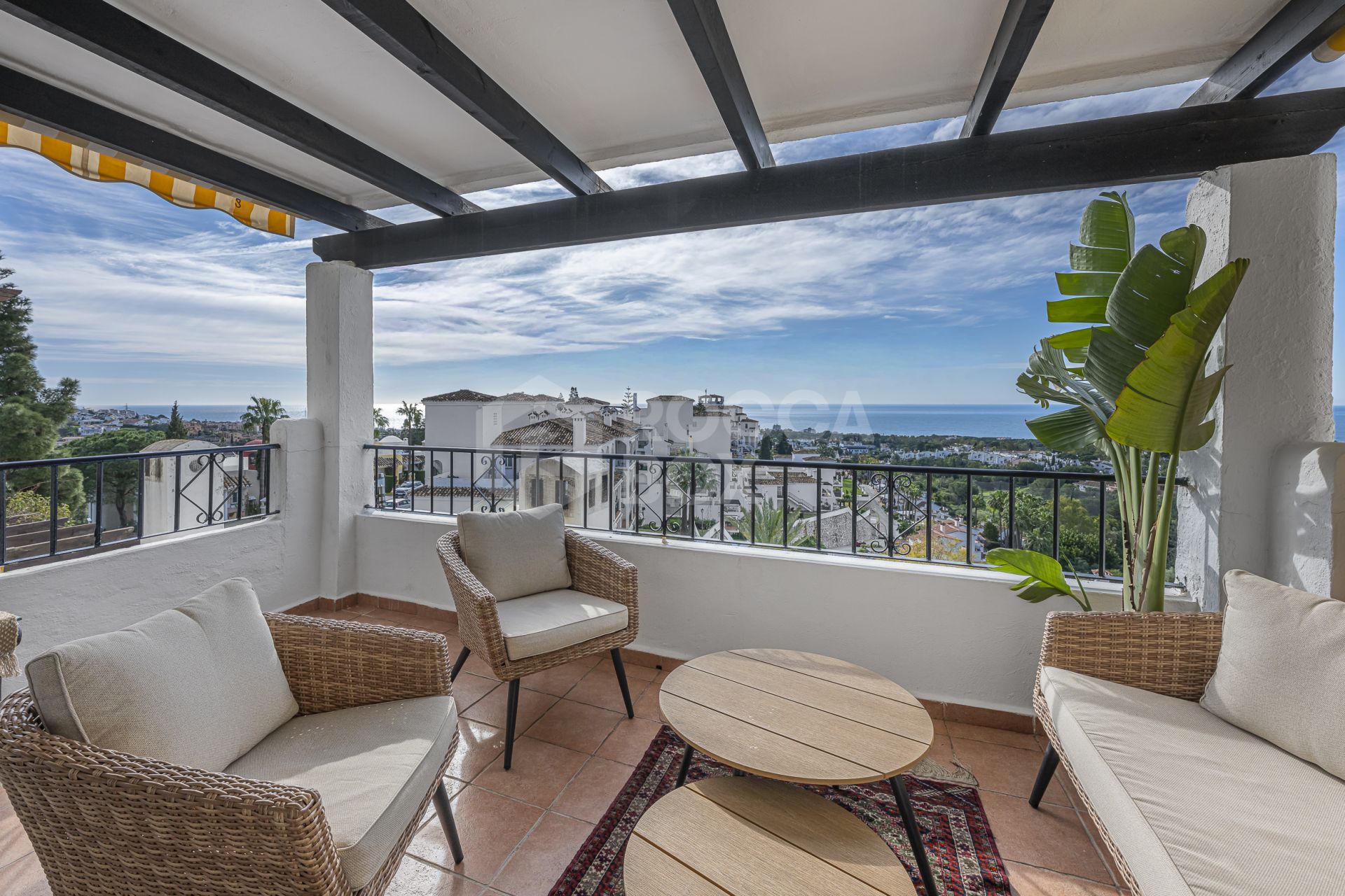 Sea Views | Refurbished 2-Bed Apartment in Sitio de Calahonda, Close to Beach & Golf
