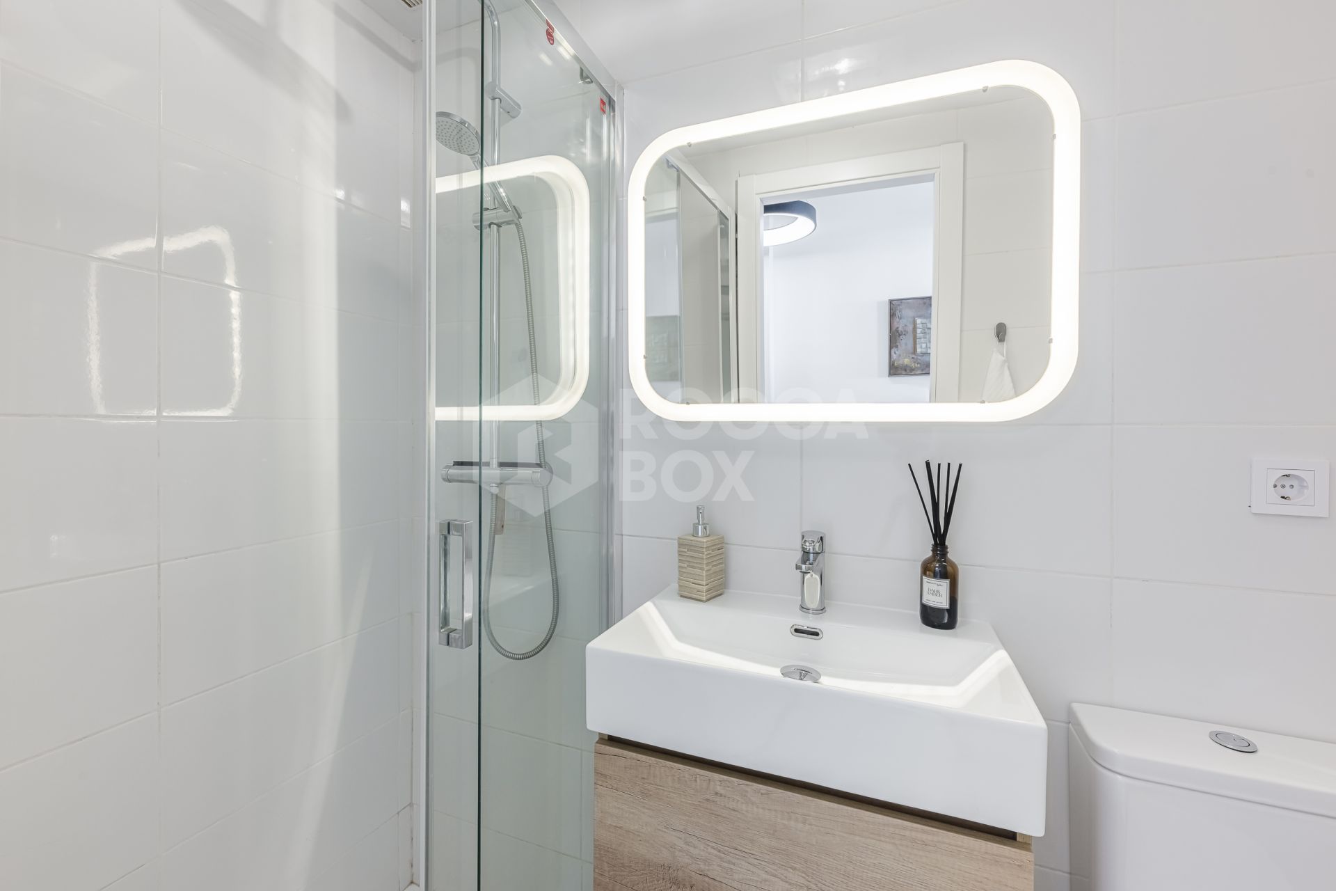 Sea Views | Refurbished 2-Bed Apartment in Sitio de Calahonda, Close to Beach & Golf