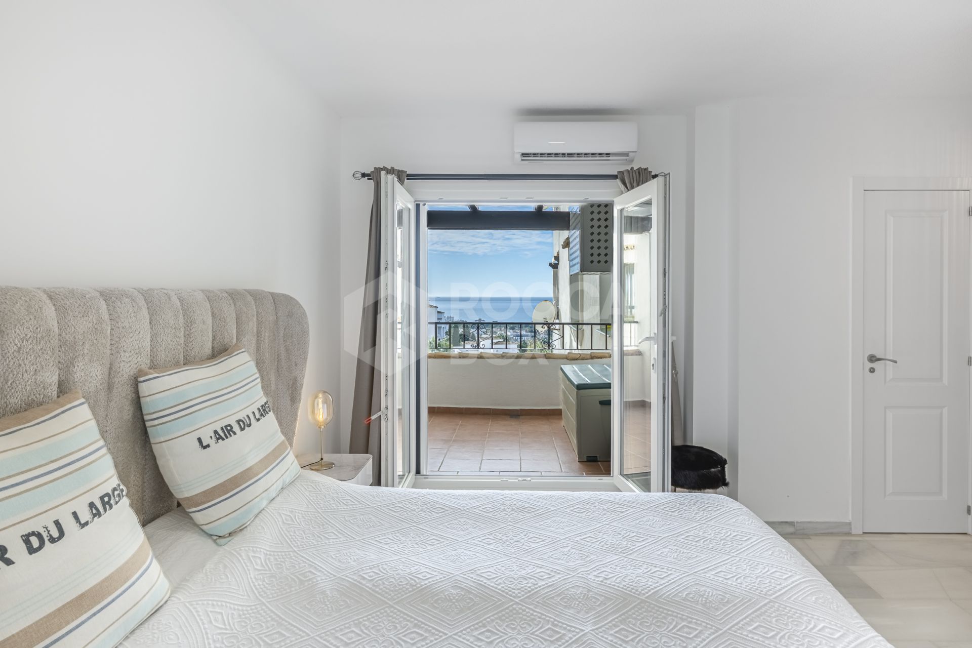 Sea Views | Refurbished 2-Bed Apartment in Sitio de Calahonda, Close to Beach & Golf