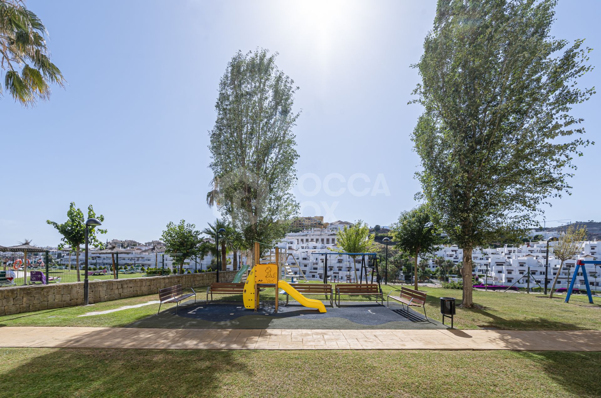 Immaculate Ground Floor Apartment with Expansive Terrace in Las Joyas, Estepona East