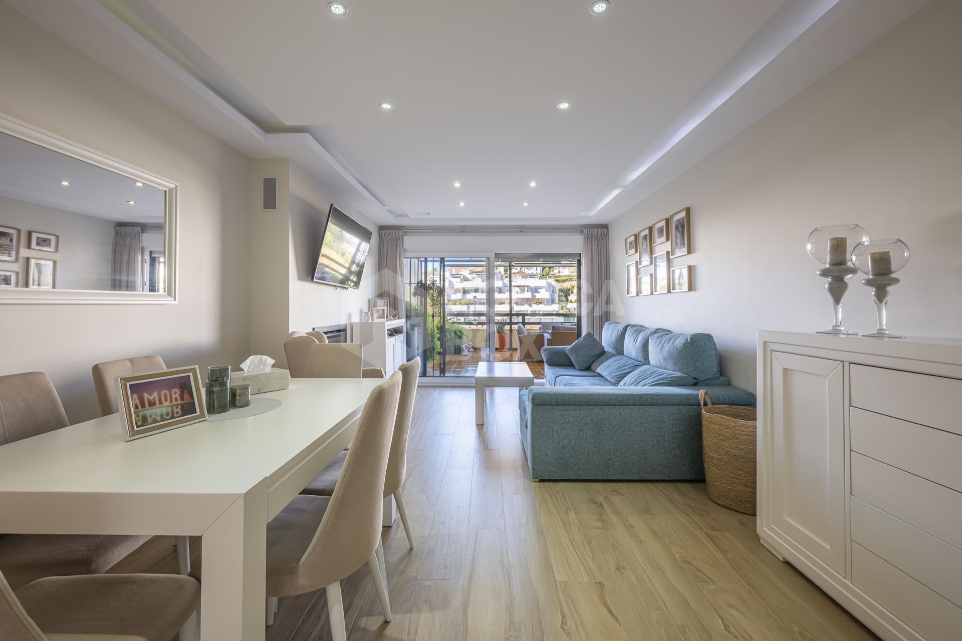 Immaculate Ground Floor Apartment with Expansive Terrace in Las Joyas, Estepona East