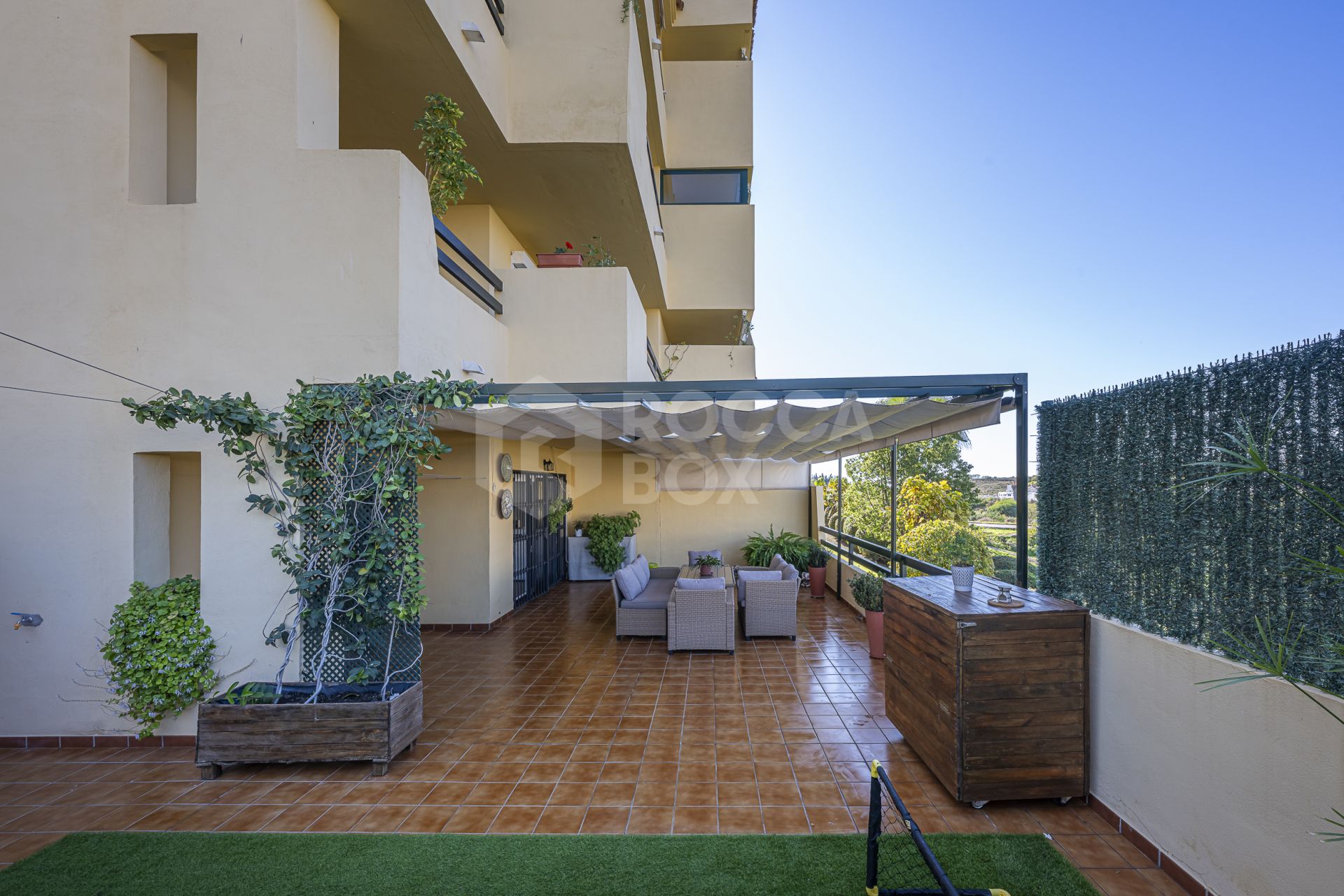 Immaculate Ground Floor Apartment with Expansive Terrace in Las Joyas, Estepona East