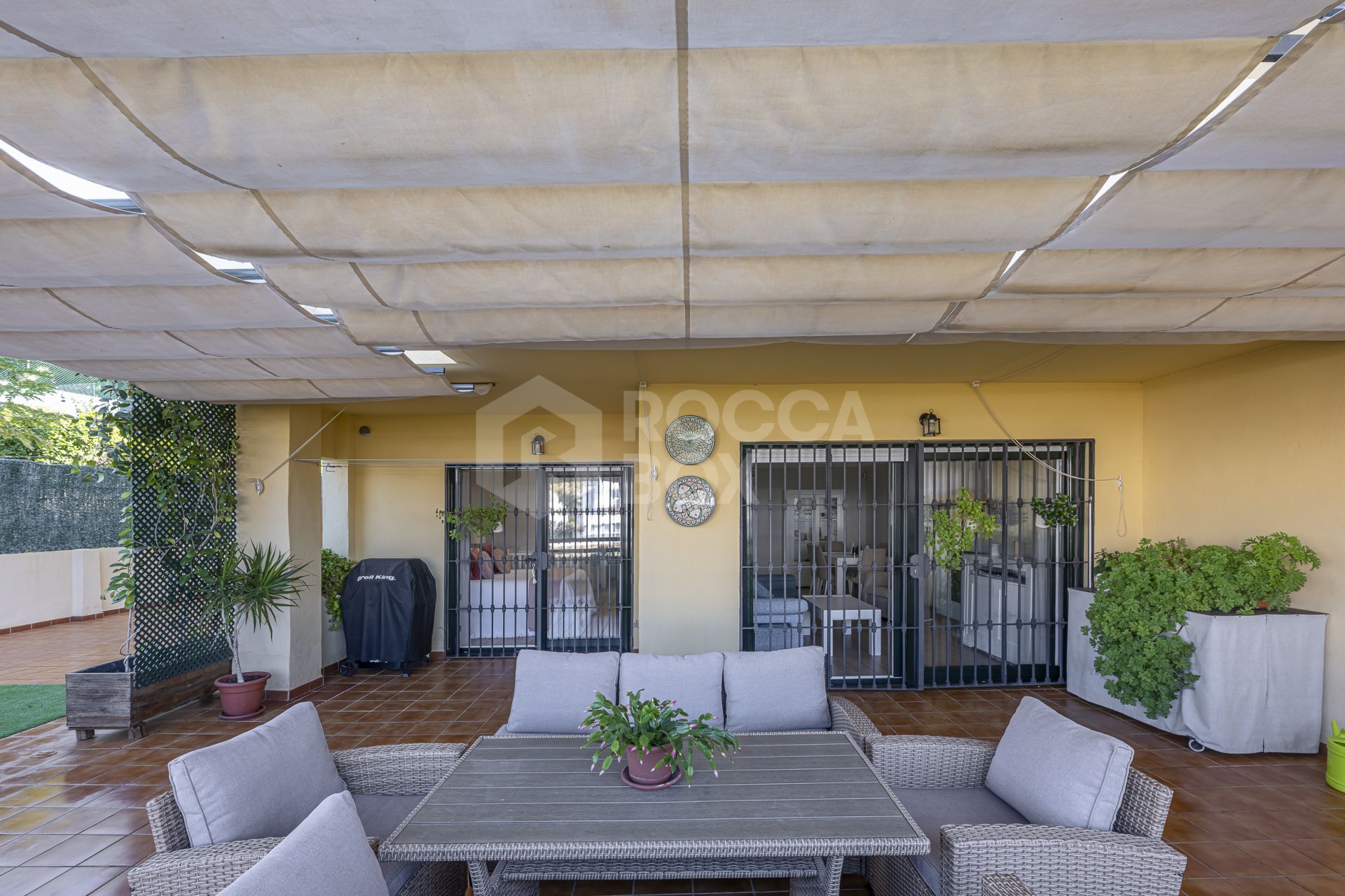 Immaculate Ground Floor Apartment with Expansive Terrace in Las Joyas, Estepona East
