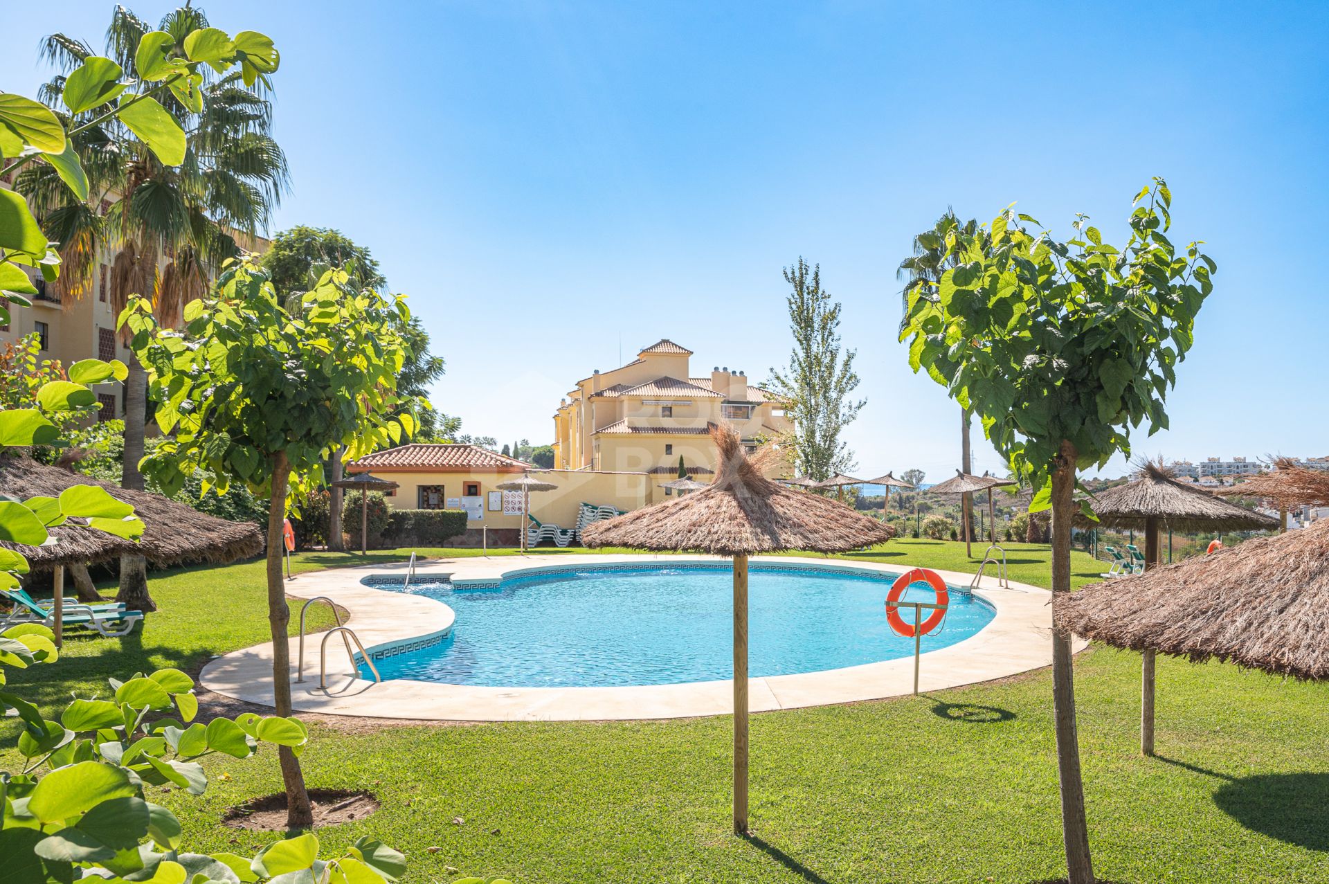 Immaculate Ground Floor Apartment with Expansive Terrace in Las Joyas, Estepona East