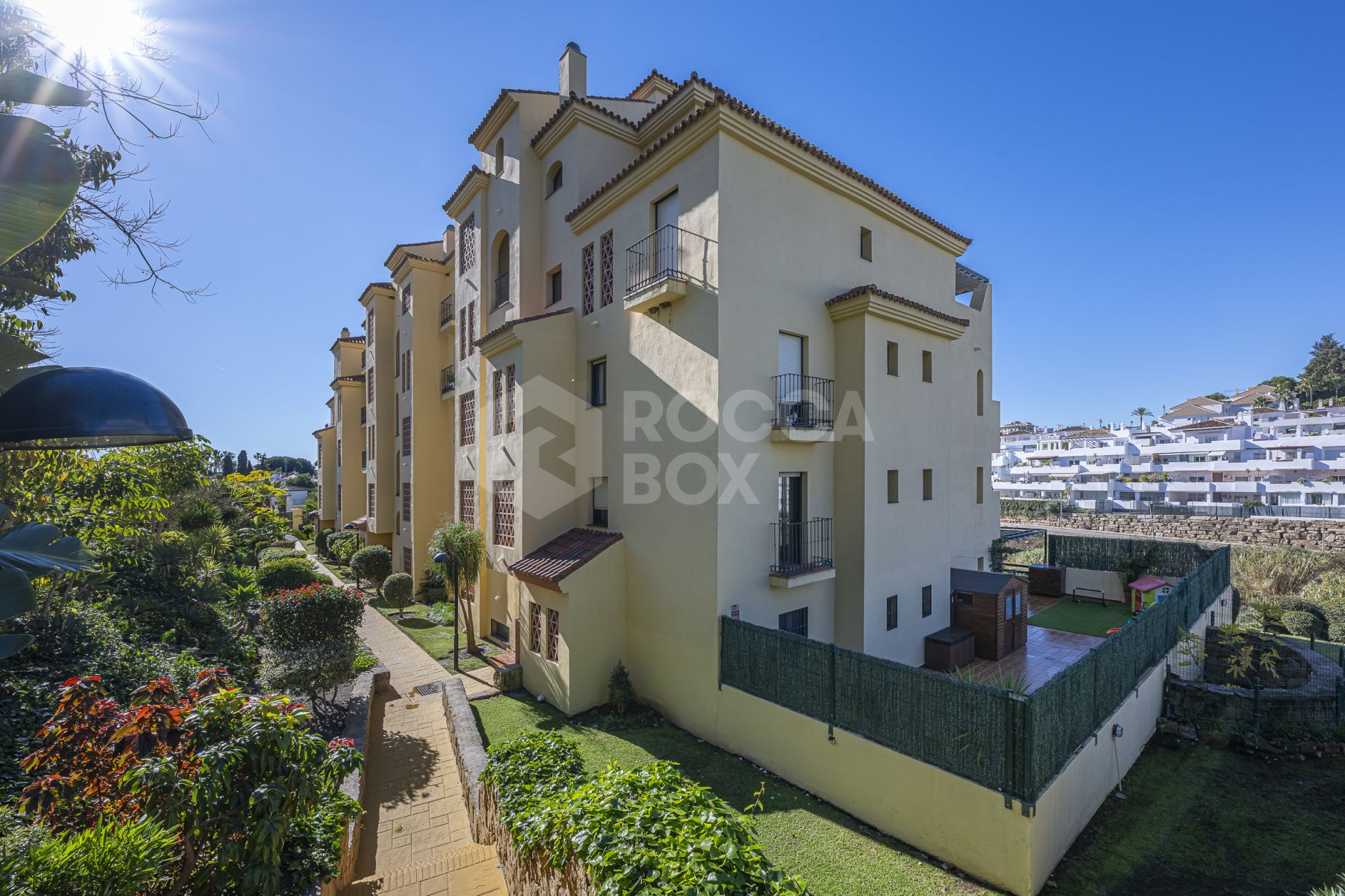 Immaculate Ground Floor Apartment with Expansive Terrace in Las Joyas, Estepona East
