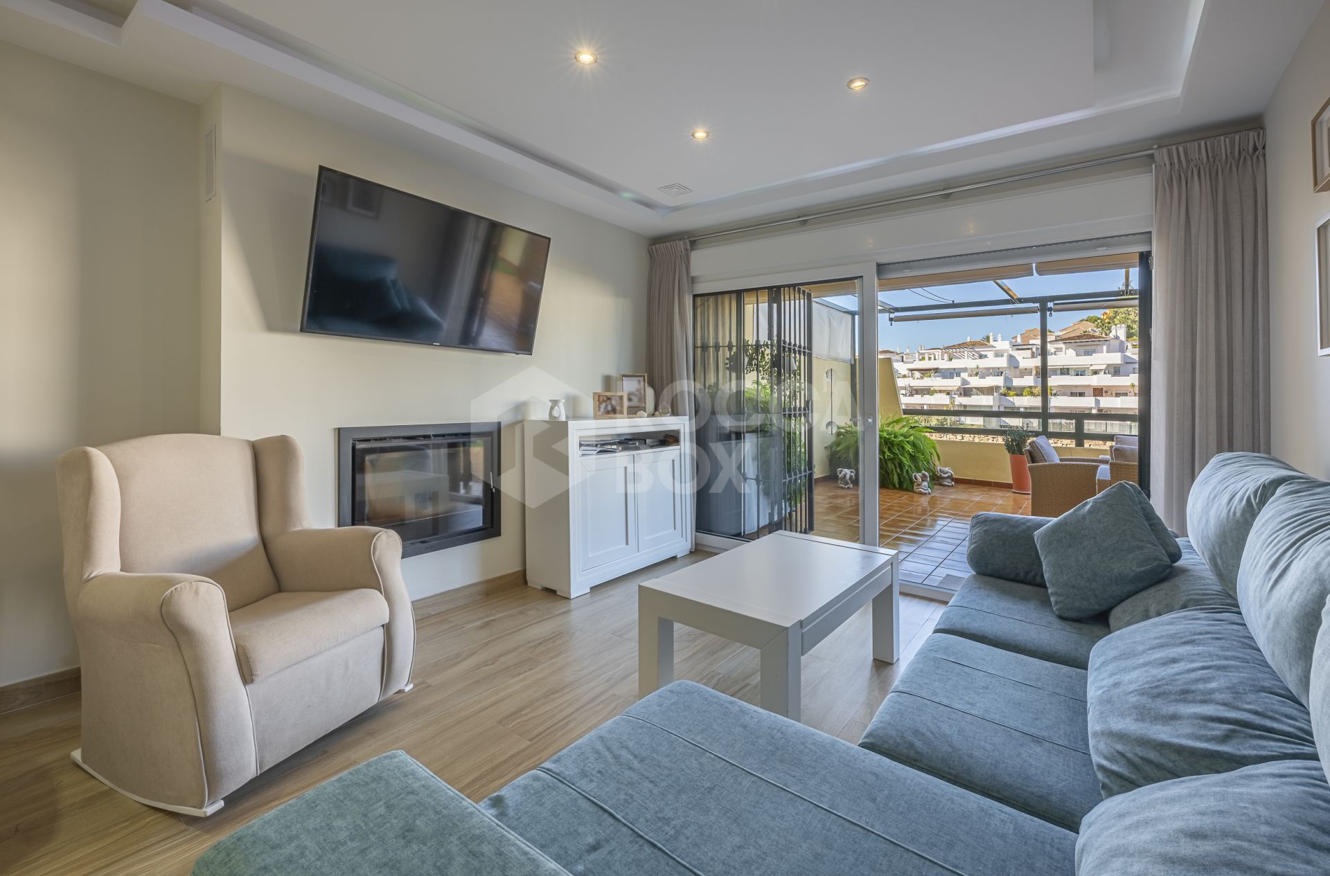 Immaculate Ground Floor Apartment with Expansive Terrace in Las Joyas, Estepona East