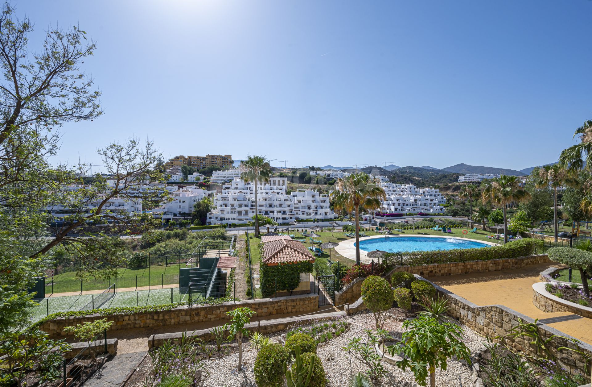 Immaculate Ground Floor Apartment with Expansive Terrace in Las Joyas, Estepona East