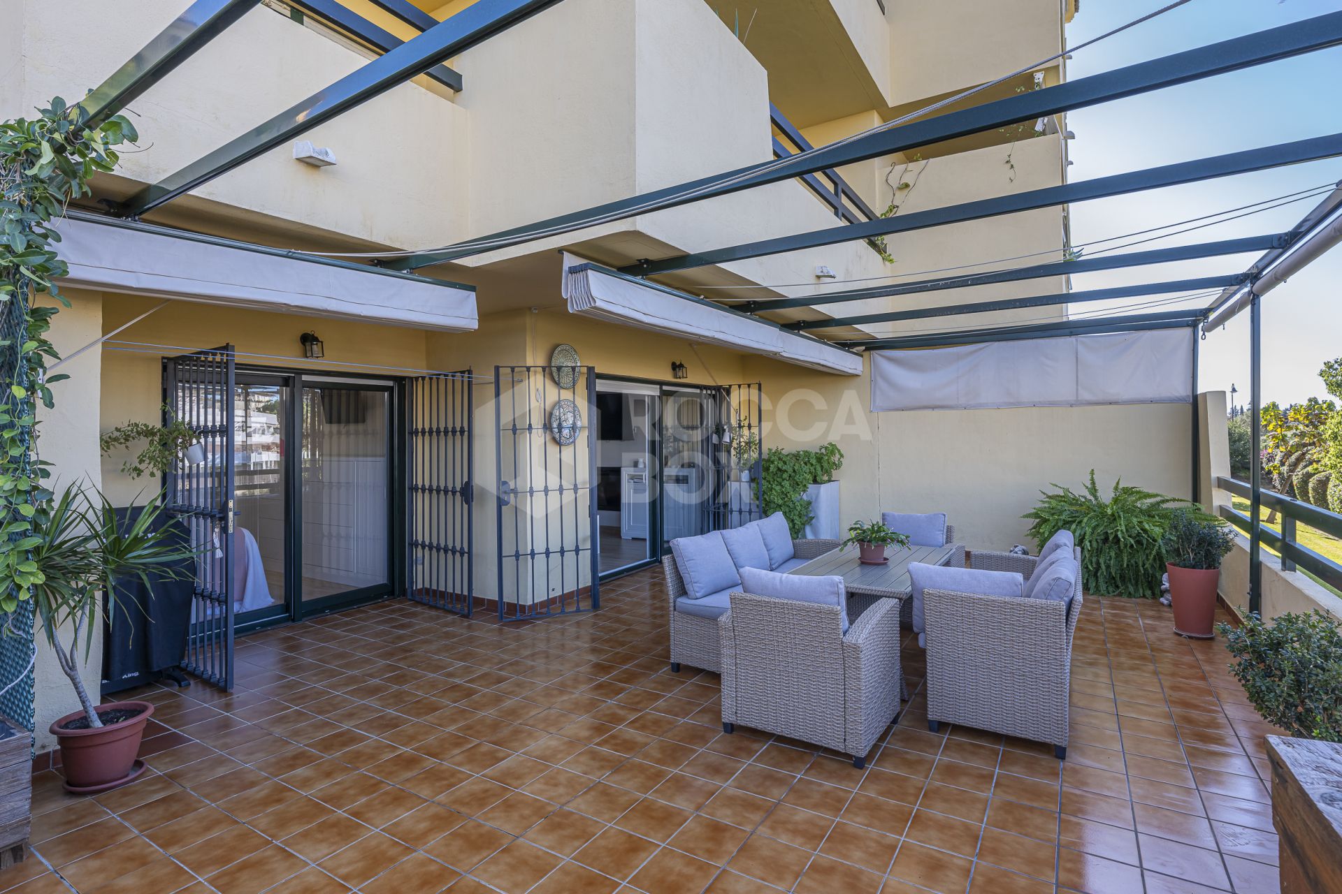Immaculate Ground Floor Apartment with Expansive Terrace in Las Joyas, Estepona East