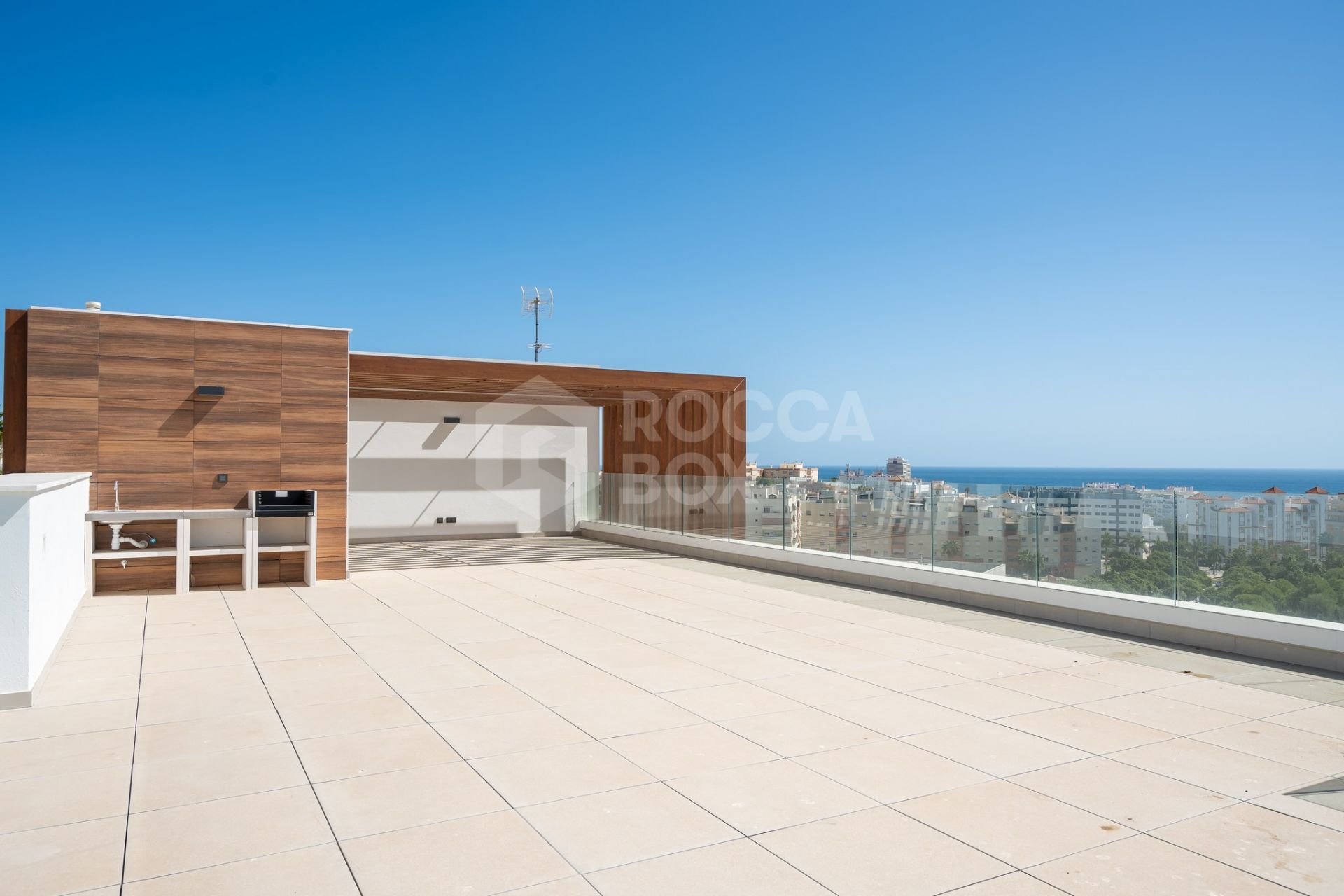 Penthouse with sea views and private plunge pool