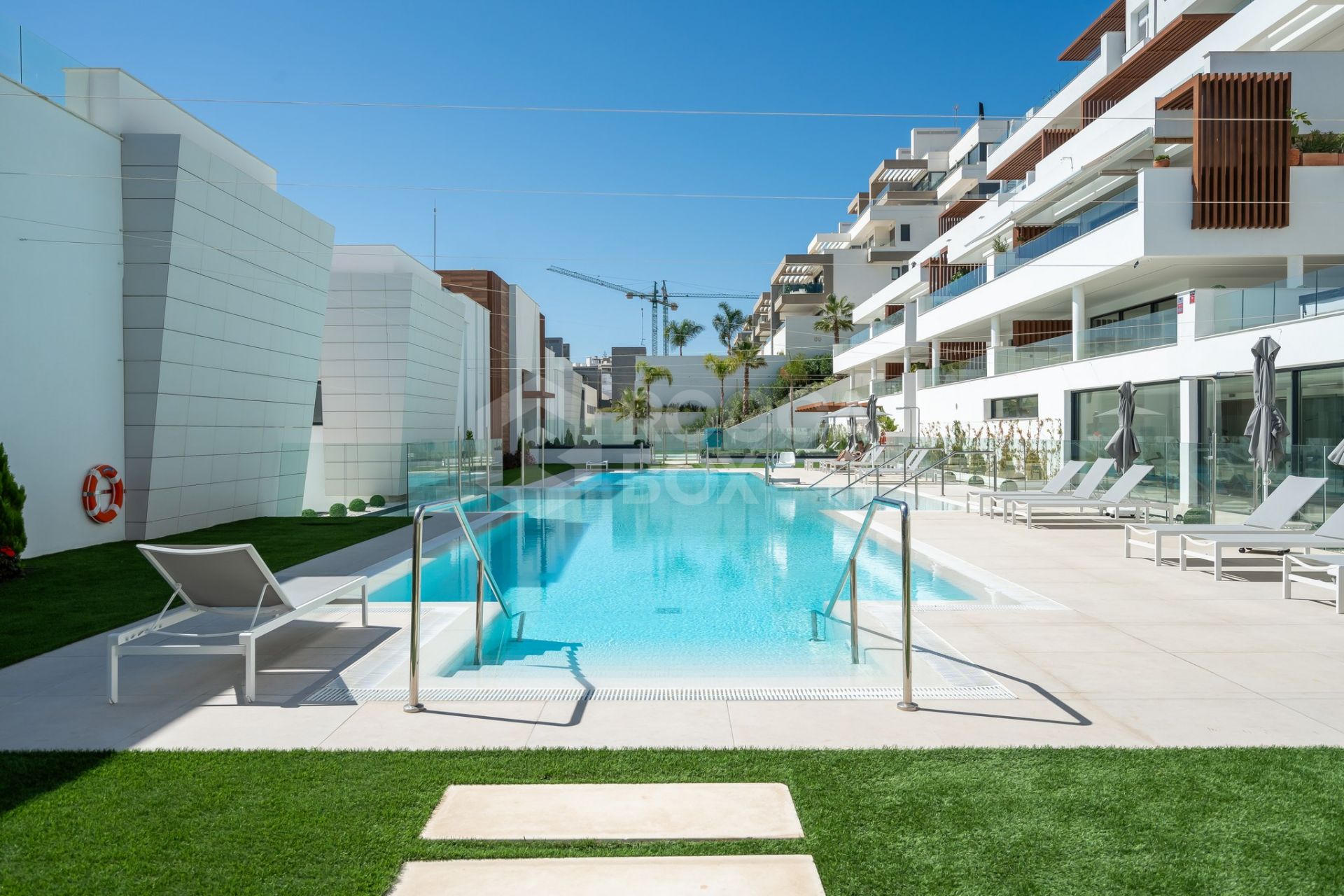 Penthouse with sea views and private plunge pool