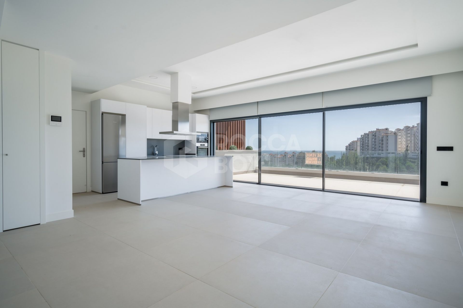 Penthouse with sea views and private plunge pool