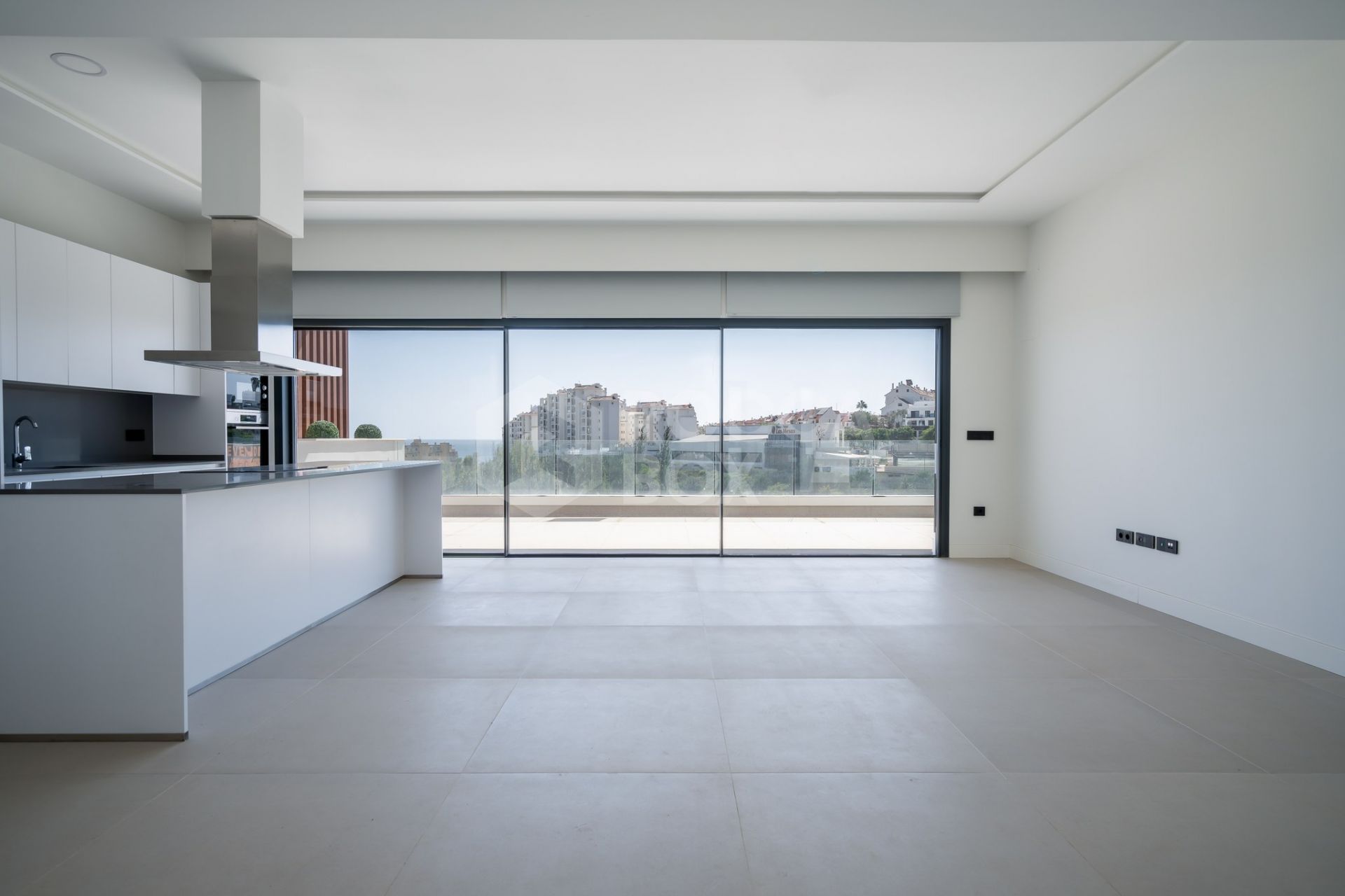 Penthouse with sea views and private plunge pool