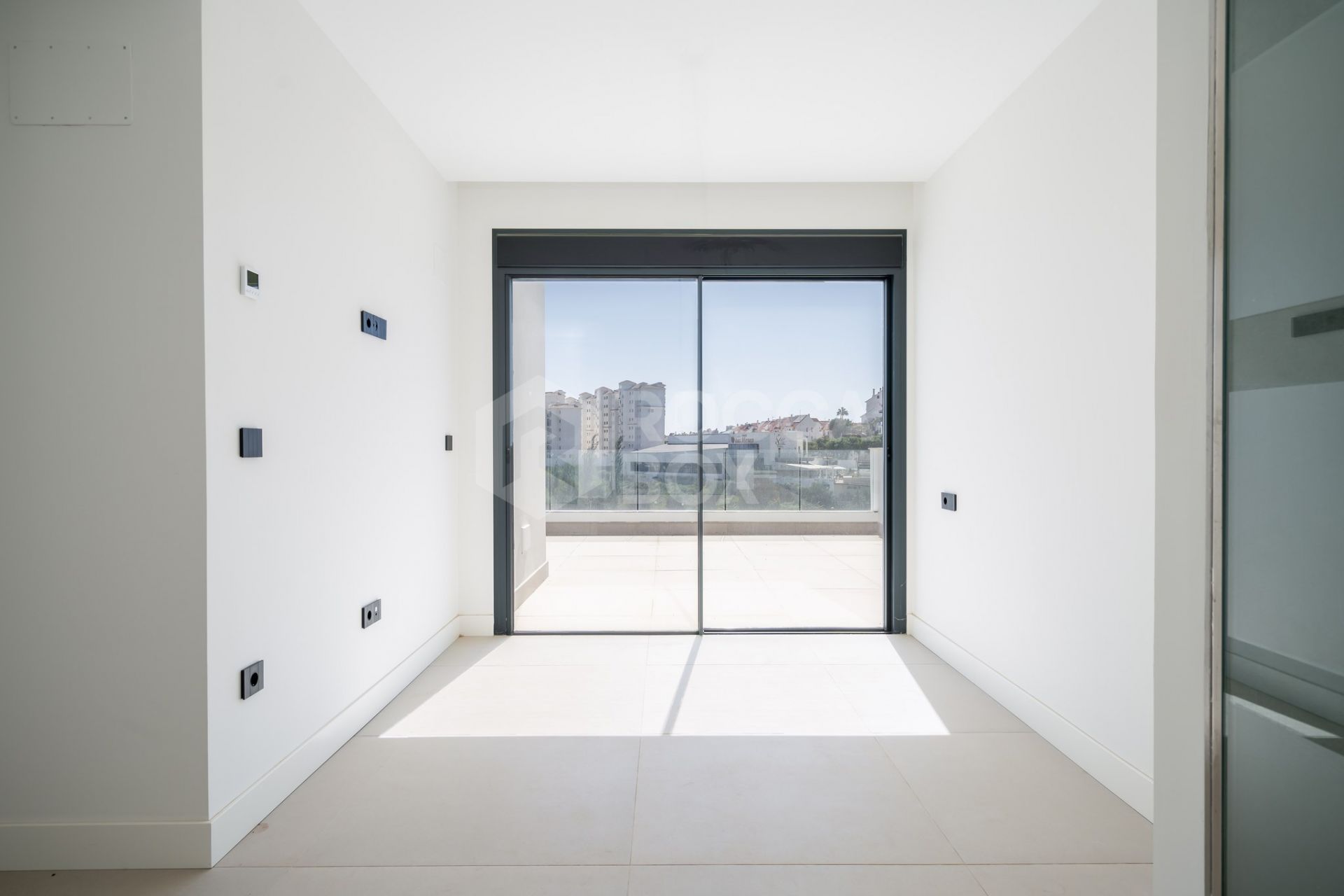 Penthouse with sea views and private plunge pool