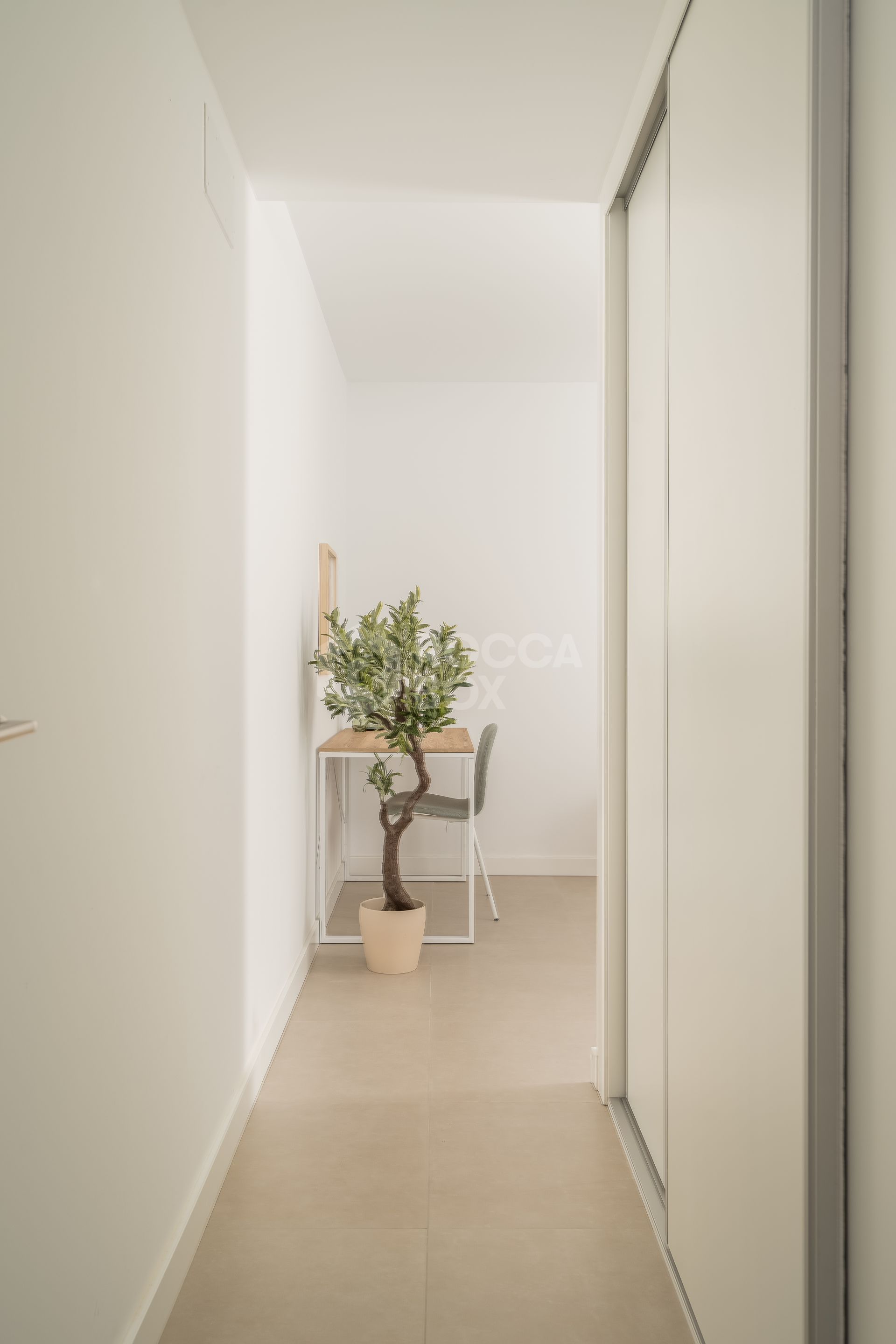 Contemporary 2-Bedroom Apartment with Balcony in Las Lagunas, Fuengirola