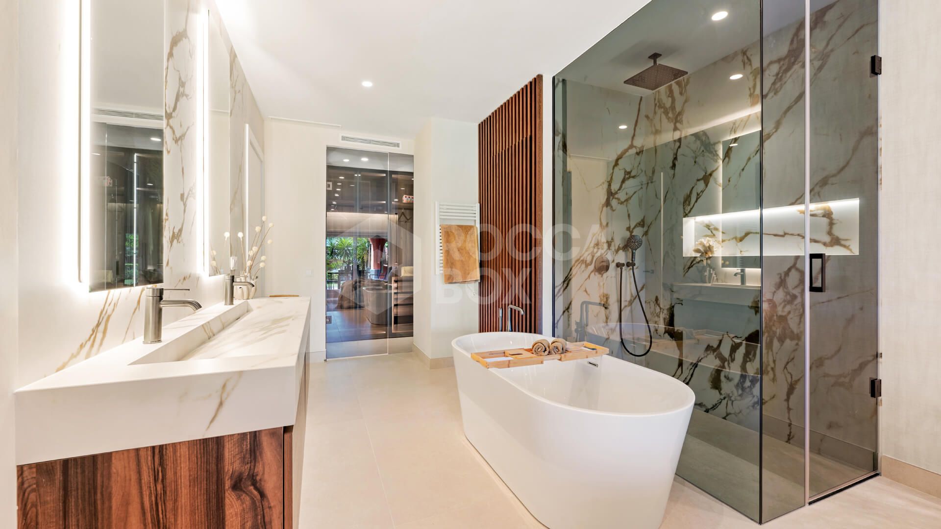 Amazing South facing 3 bedroom and 3-bathroom ground floor apartment