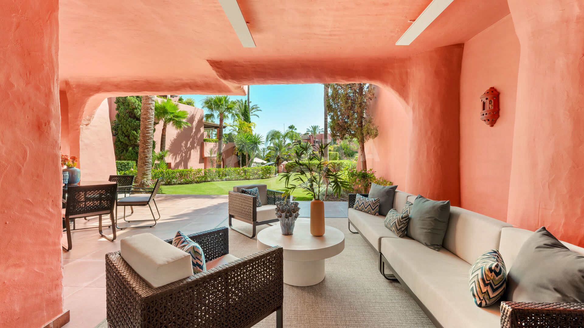 Amazing South facing 3 bedroom and 3-bathroom ground floor apartment