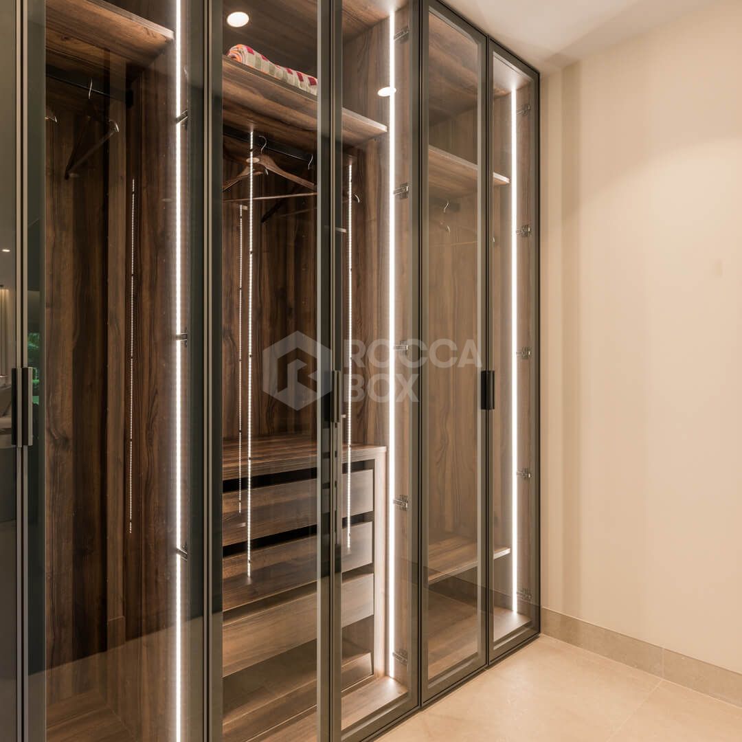 Amazing South facing 3 bedroom and 3-bathroom ground floor apartment