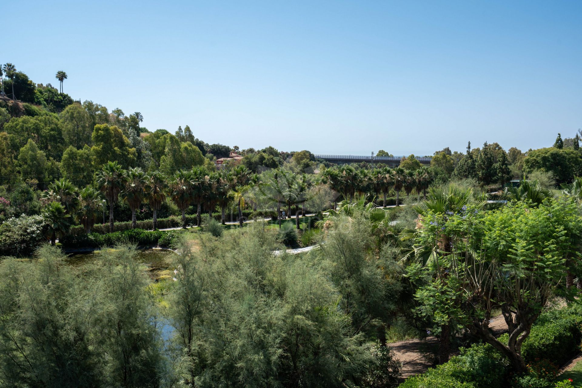 Apartment in Los Arcos (La Quinta), Benahavis