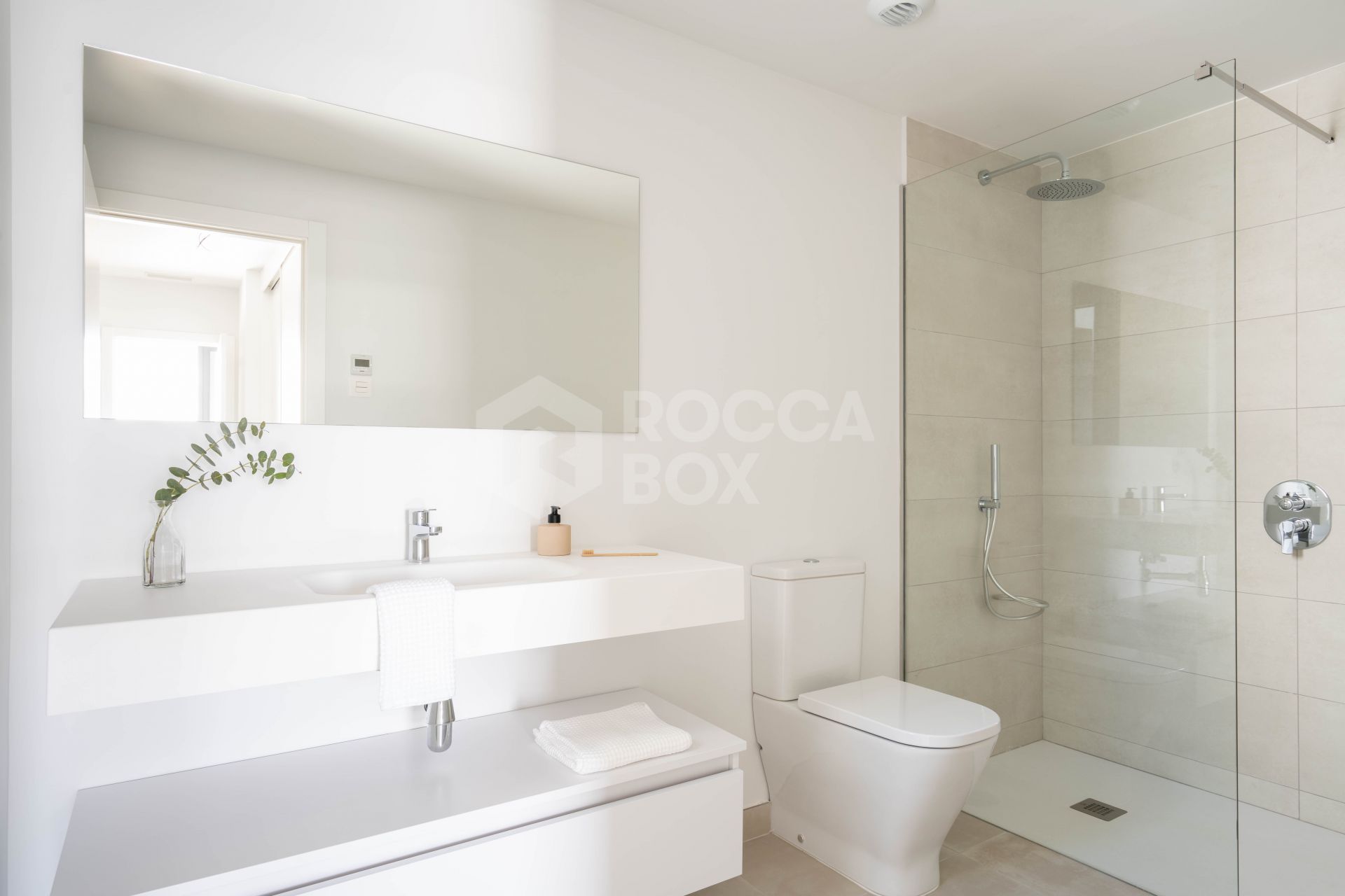 Discover the perfect blend of luxury and convenience with this brand-new corner apartment in the highly sought-after Higueron West.