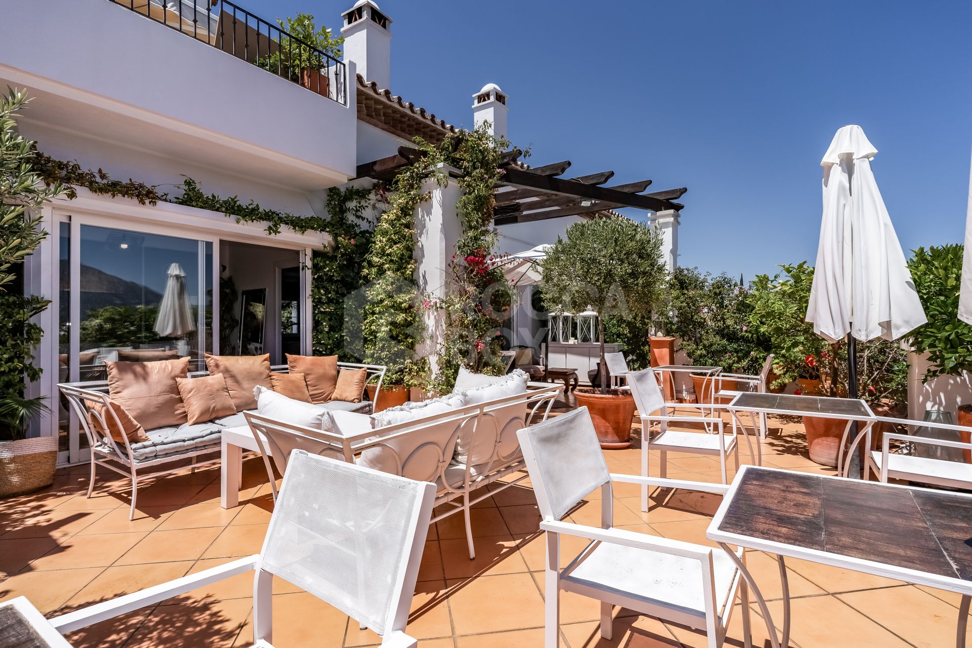 Incredible property with panoramic views!