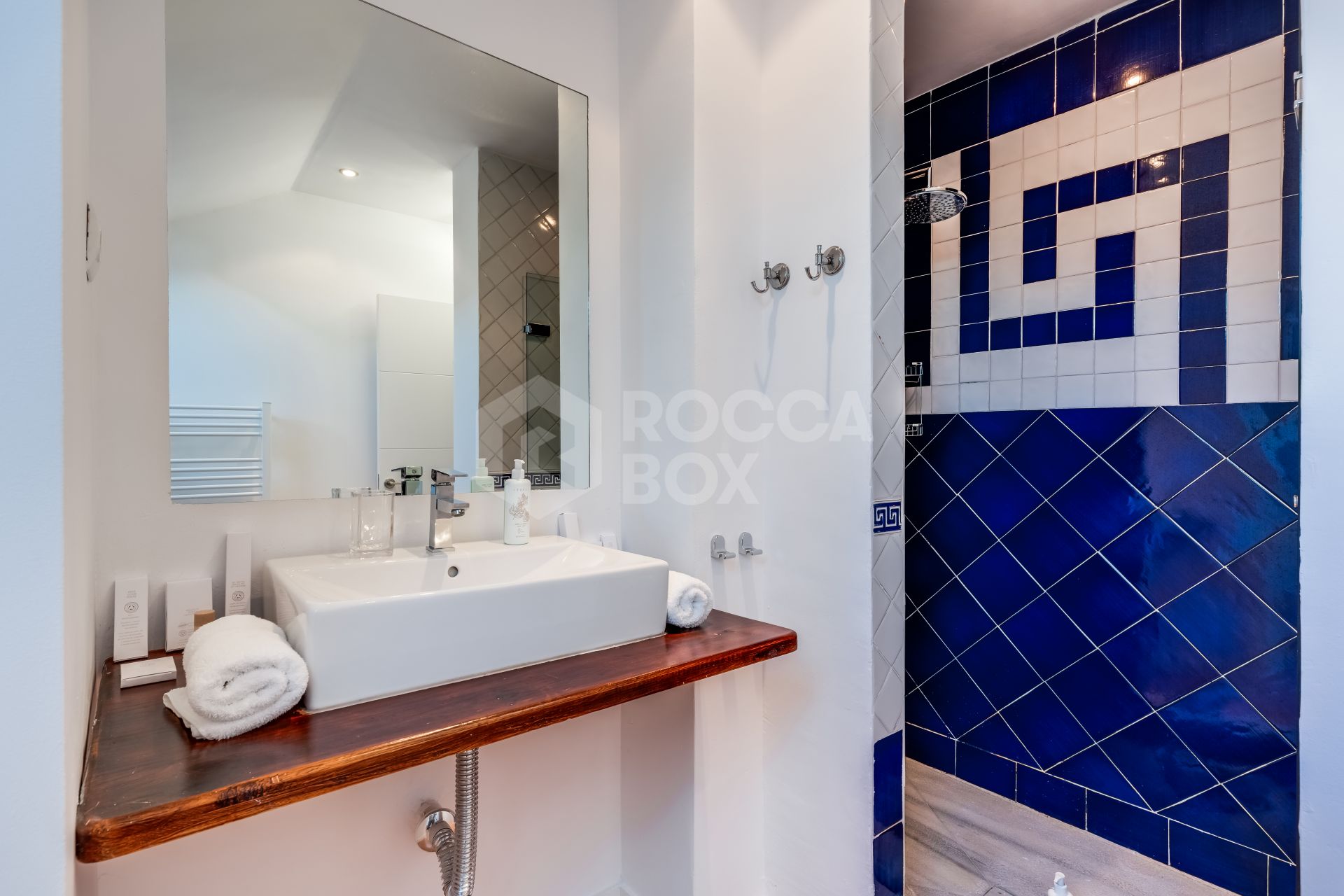 Incredible property with panoramic views!