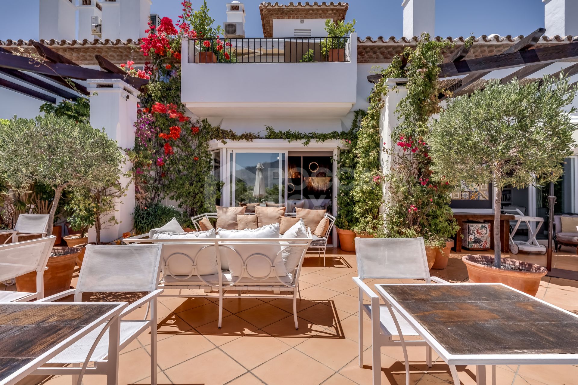 Amazing property with panoramic views!
