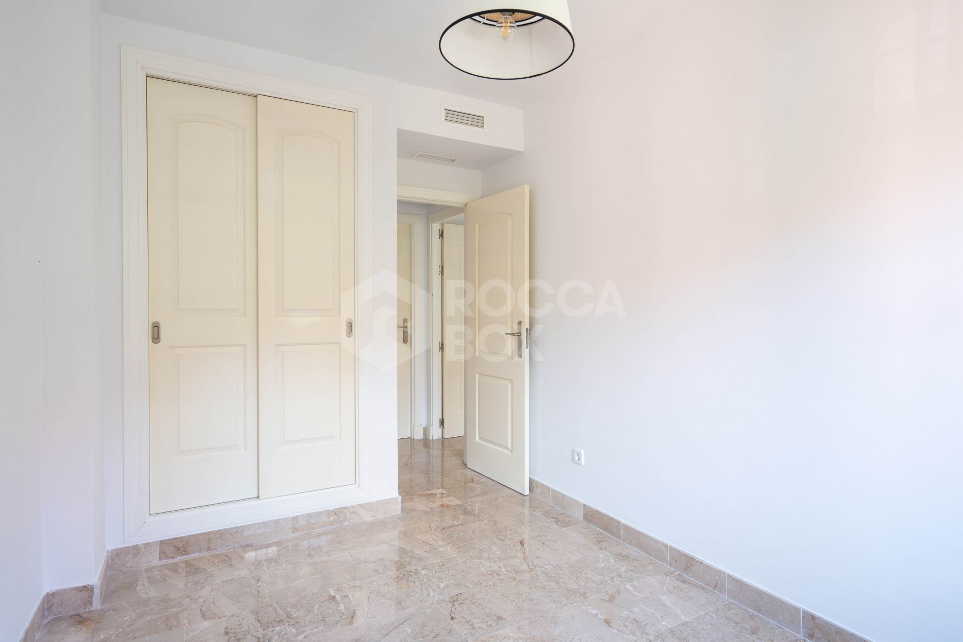 Elegant Coastal Living in Estepona – Corner Garden Apartment with Style & Serenity in Costa Galera