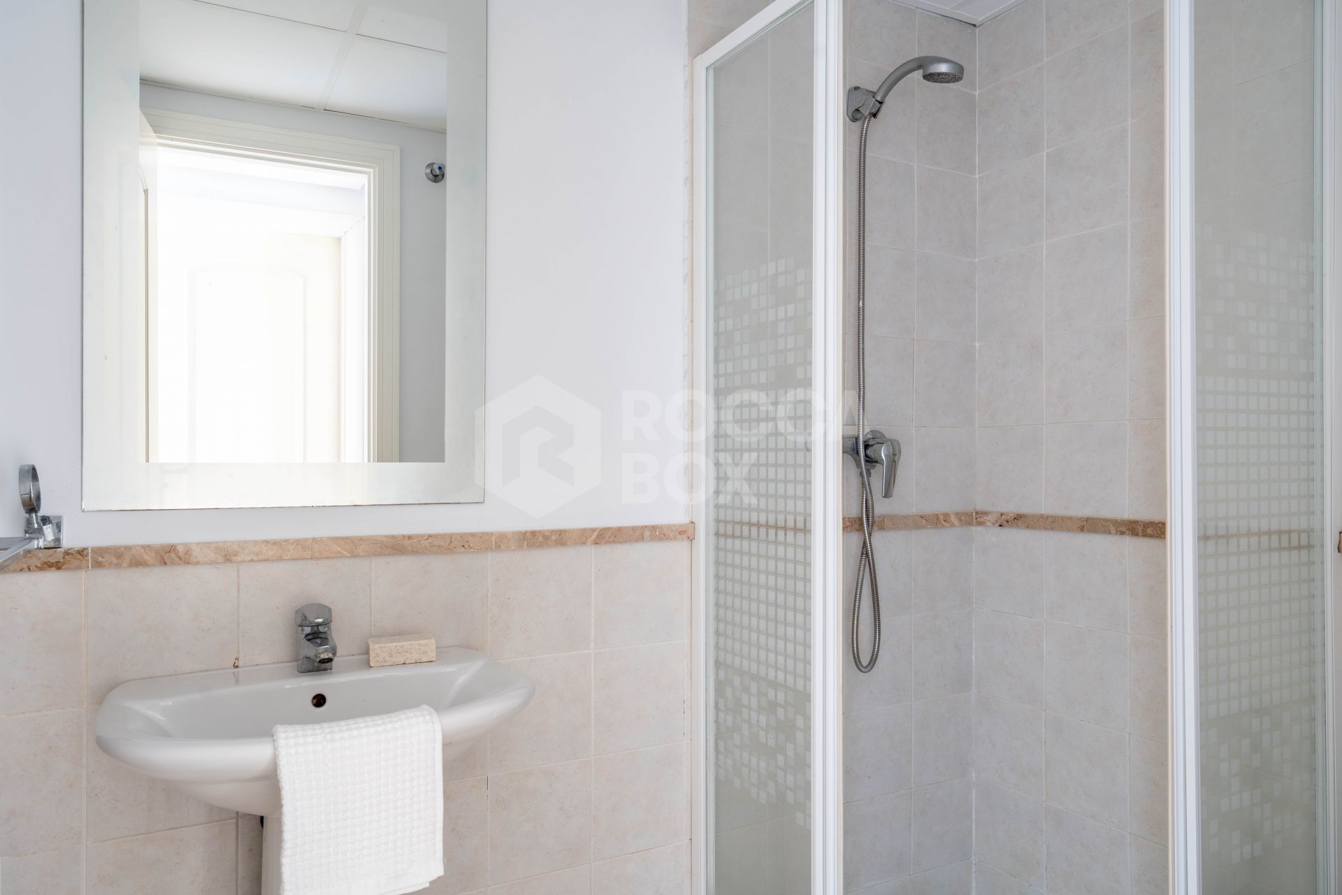 Elegant Coastal Living in Estepona – Corner Garden Apartment with Style & Serenity in Costa Galera
