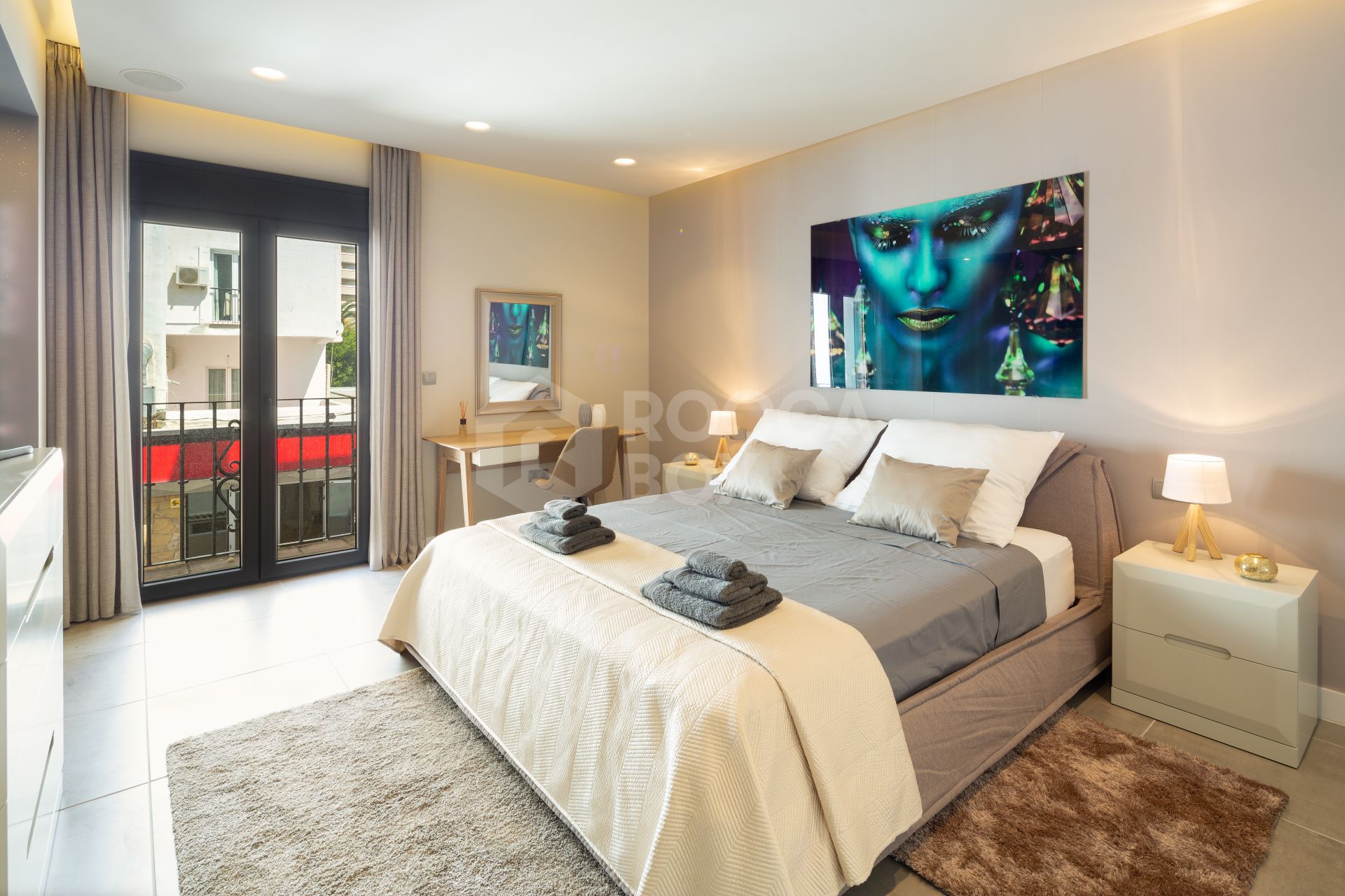 Renovated apartment on the first line of Puerto Banus, with sea views